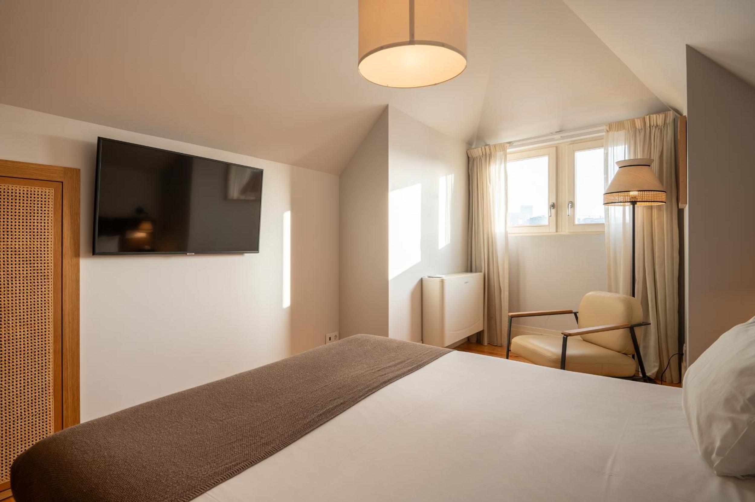 Deluxe Double Room with River View - Photo 5