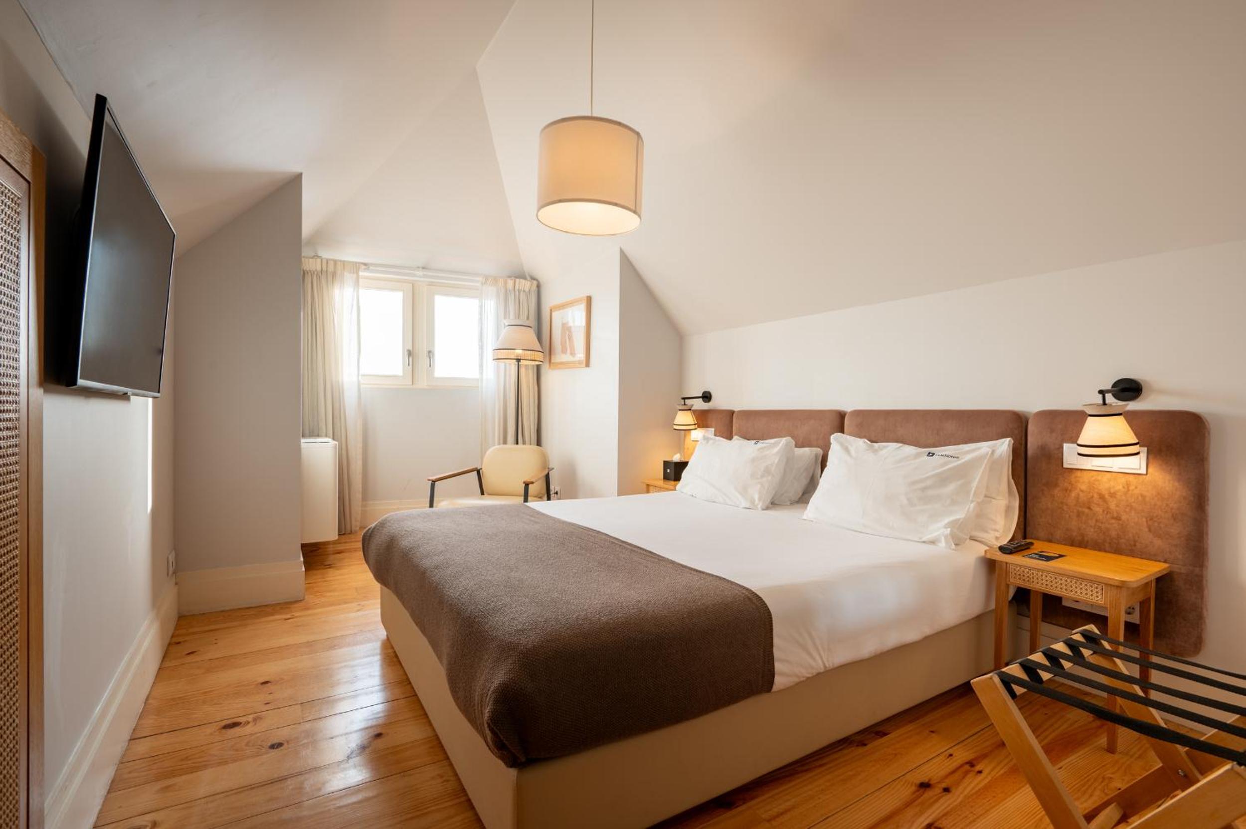 Deluxe Double Room with River View - Photo 2