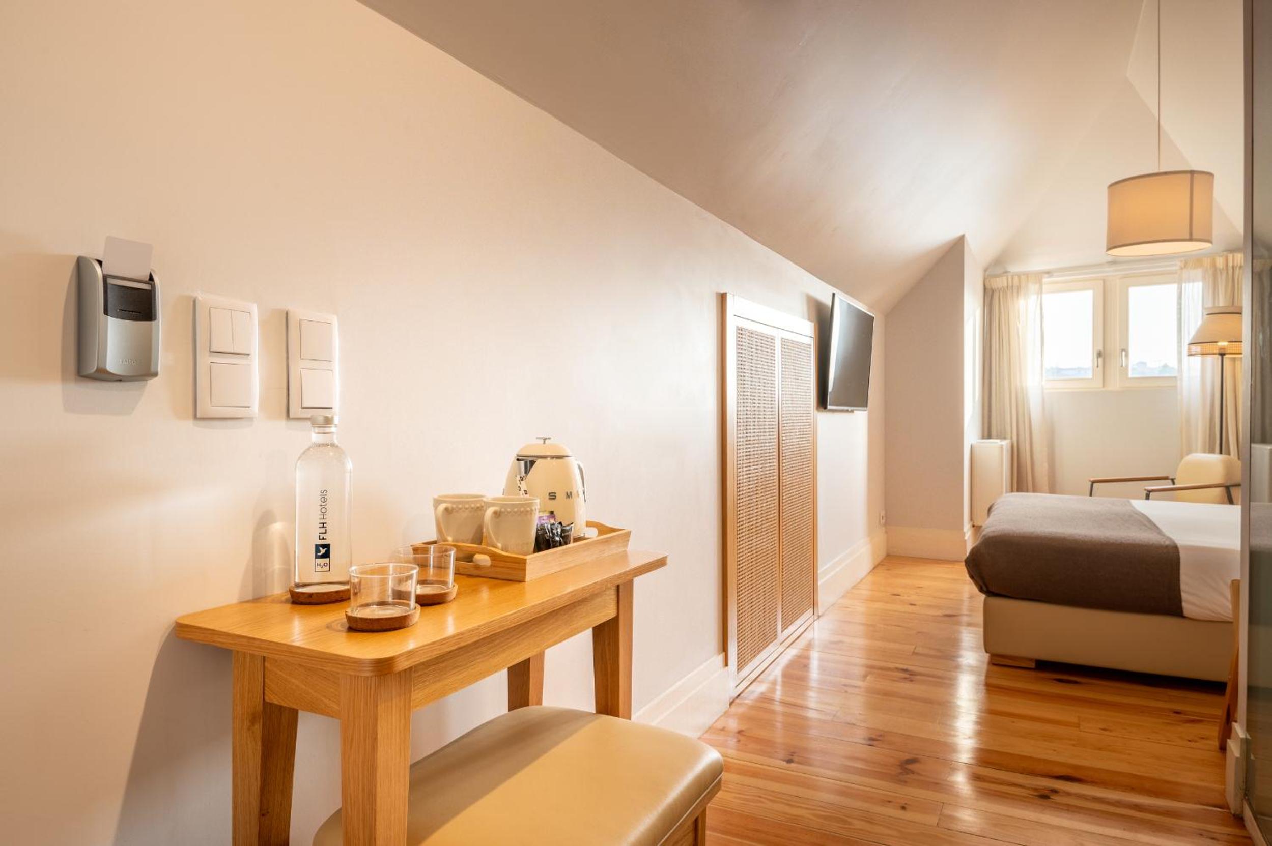 Deluxe Double Room with River View - Photo 3