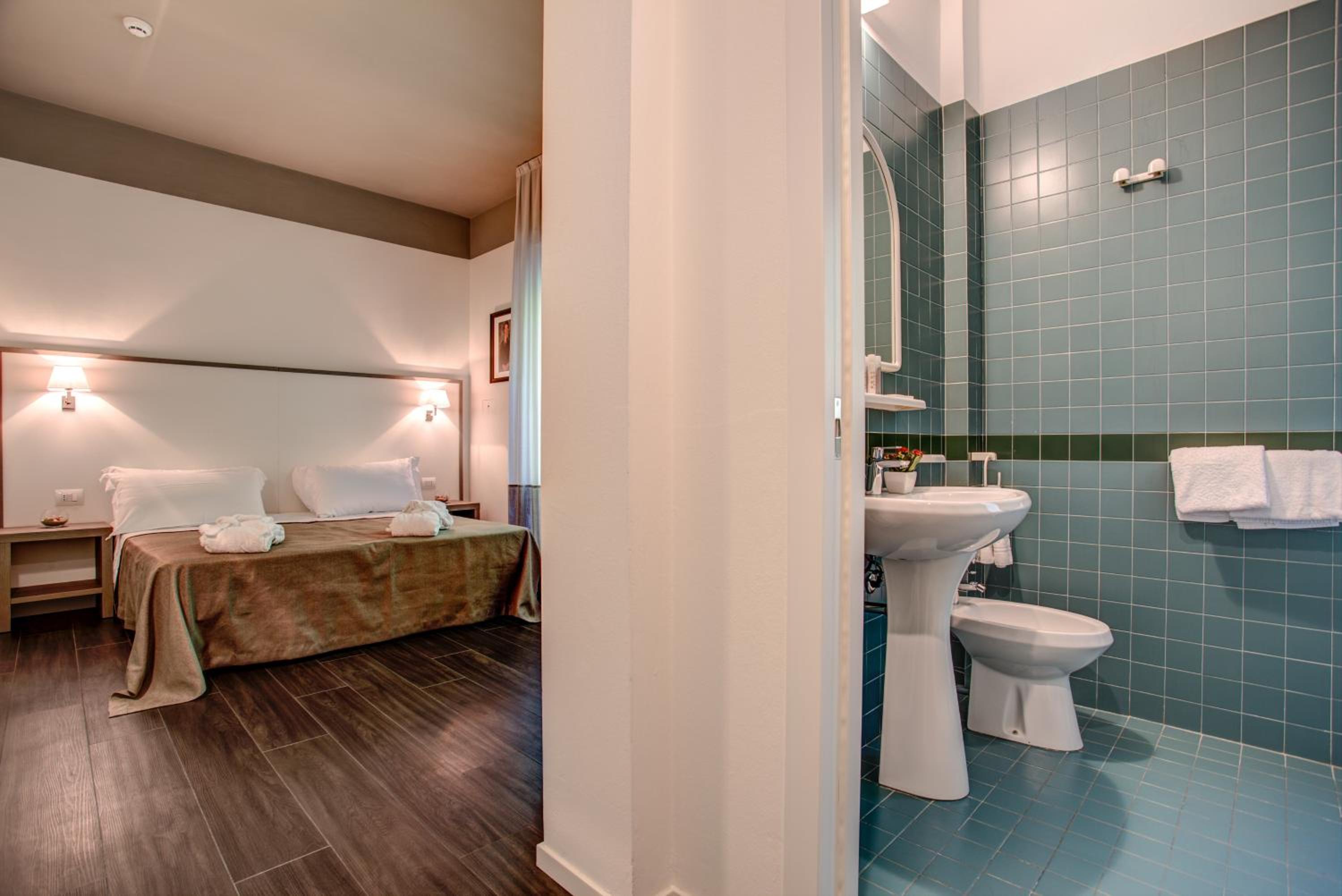 Double or Twin Room photo 3