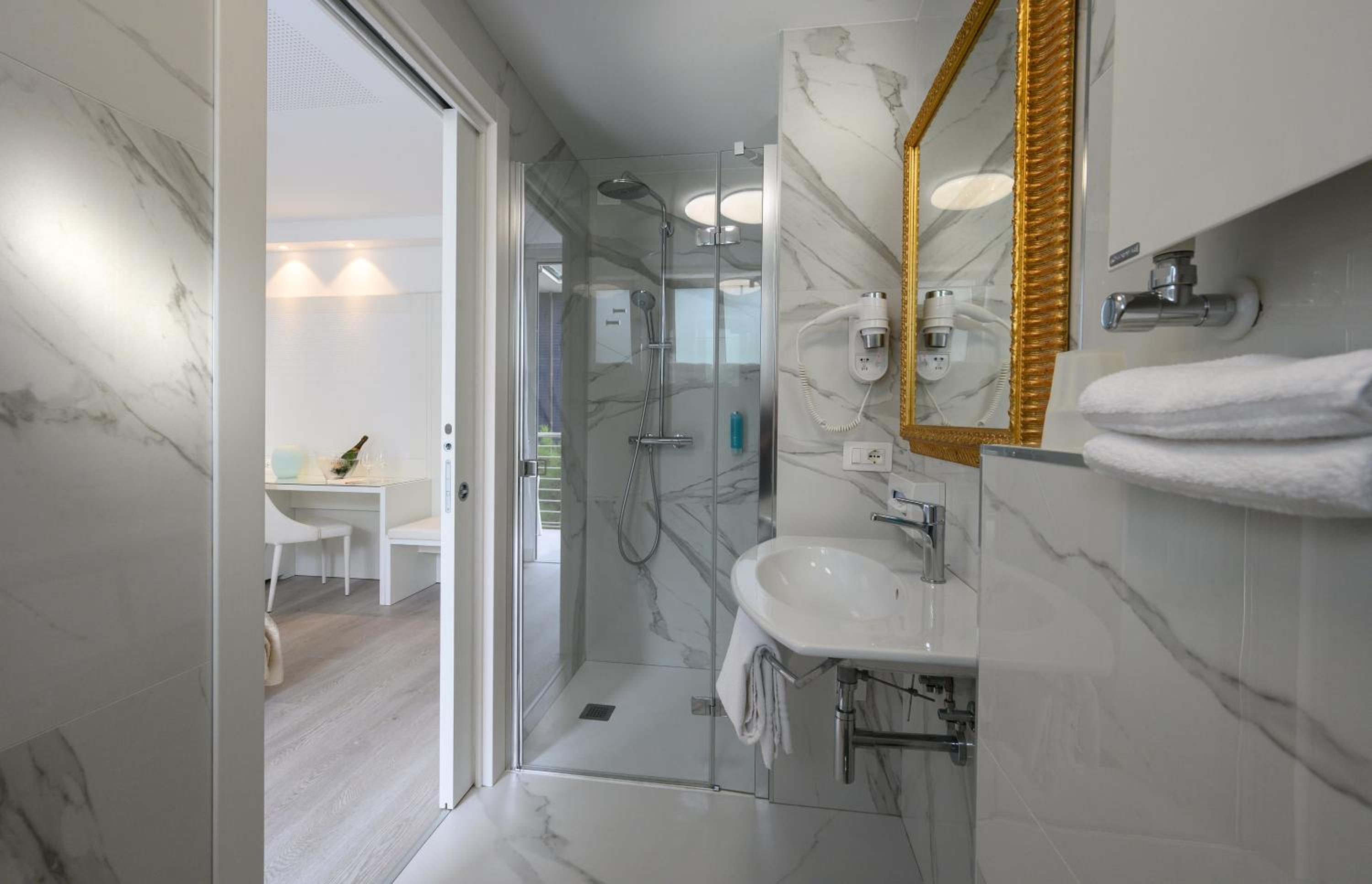 Luxury Triple Room photo 3
