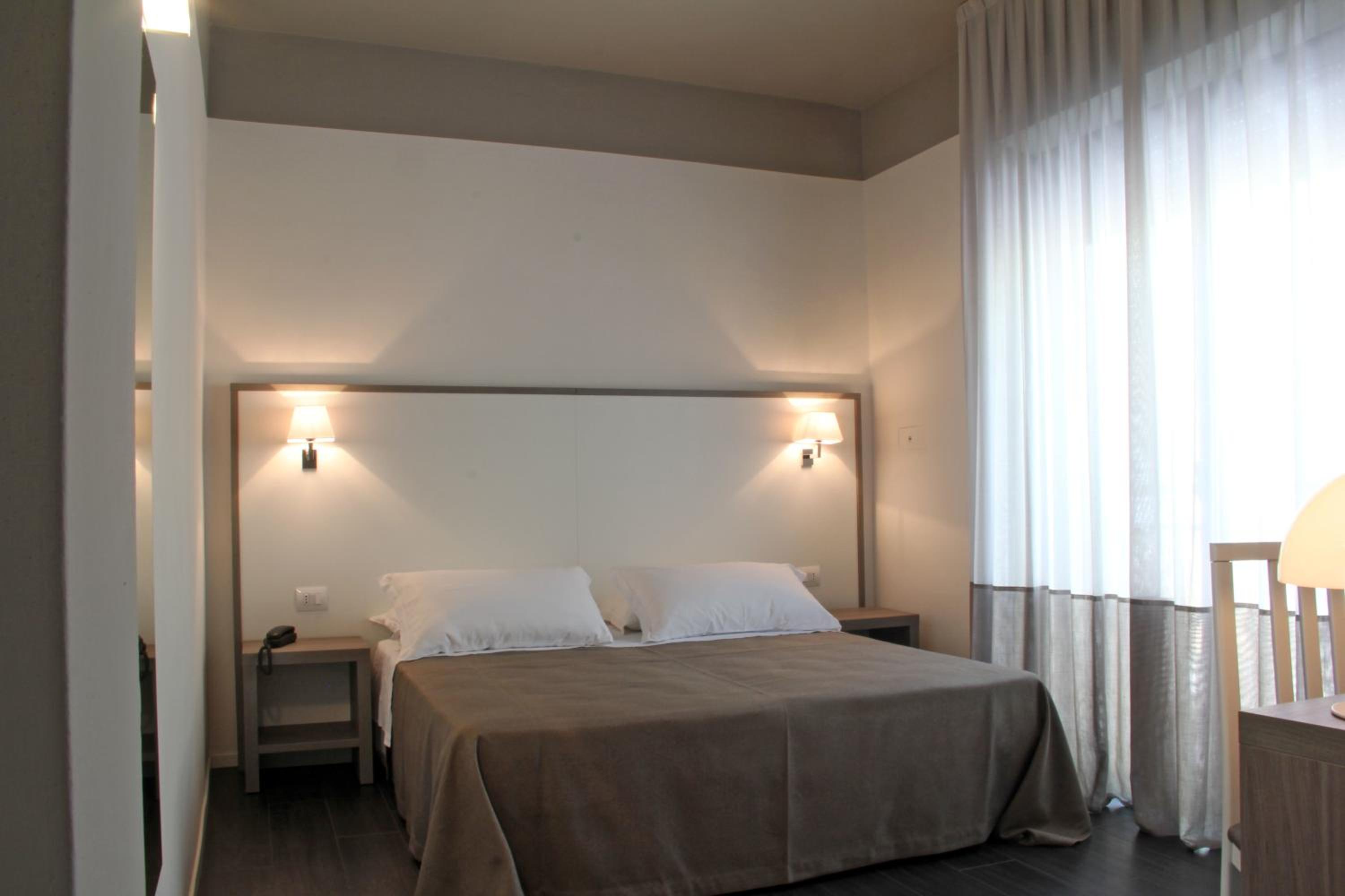 Large Single Room photo 2
