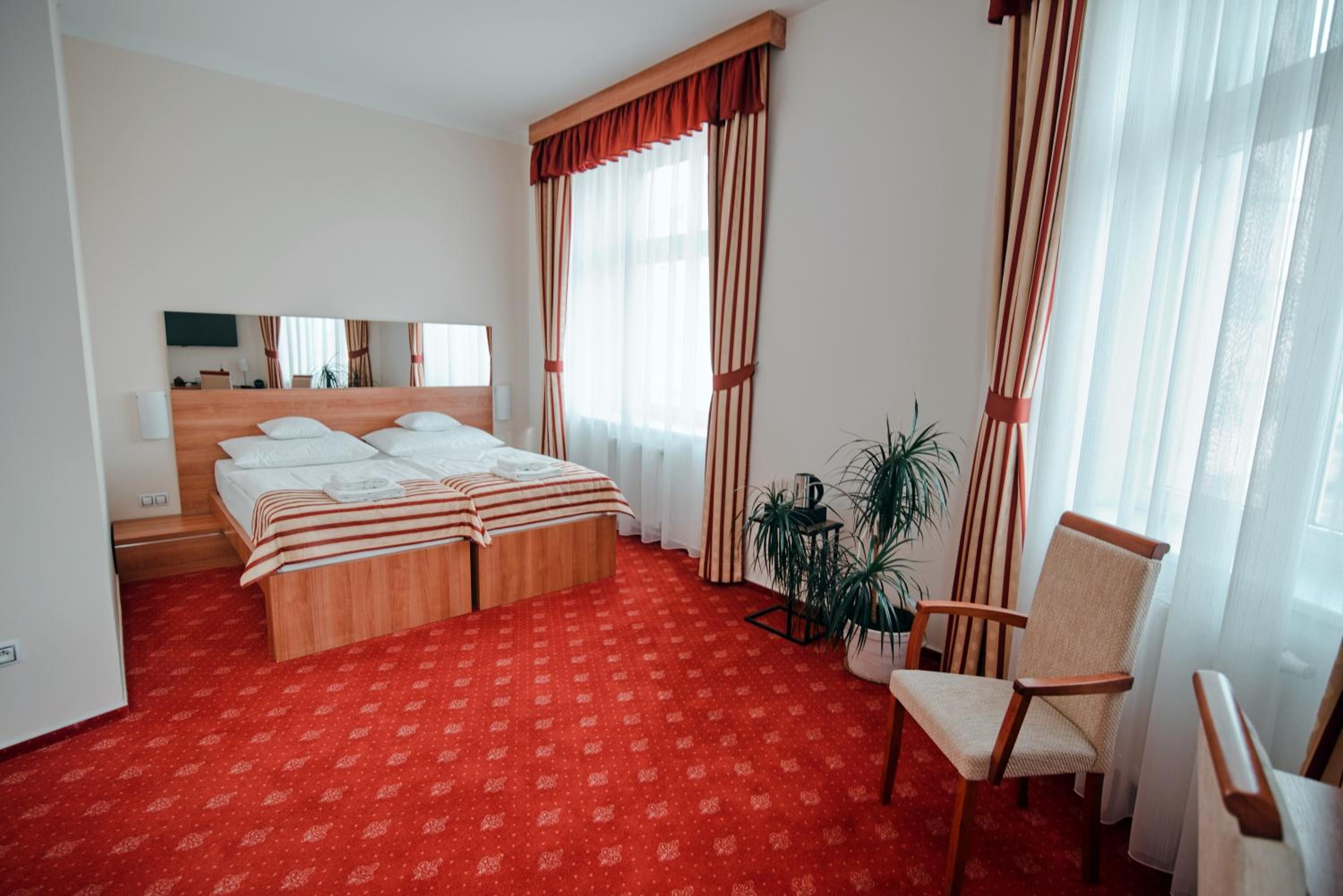 Deluxe Double Room - Photo 10