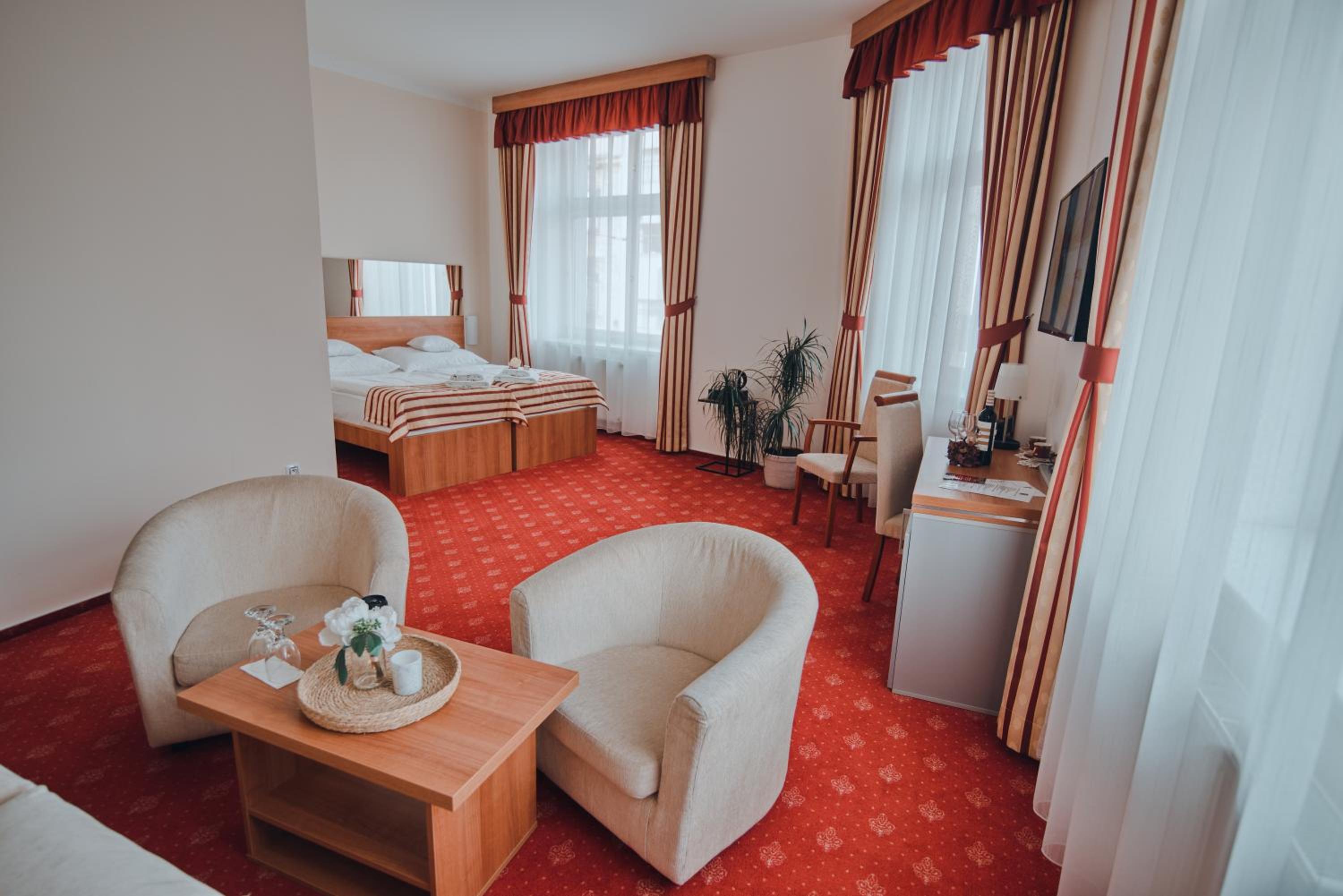 Deluxe Double Room - Photo 9