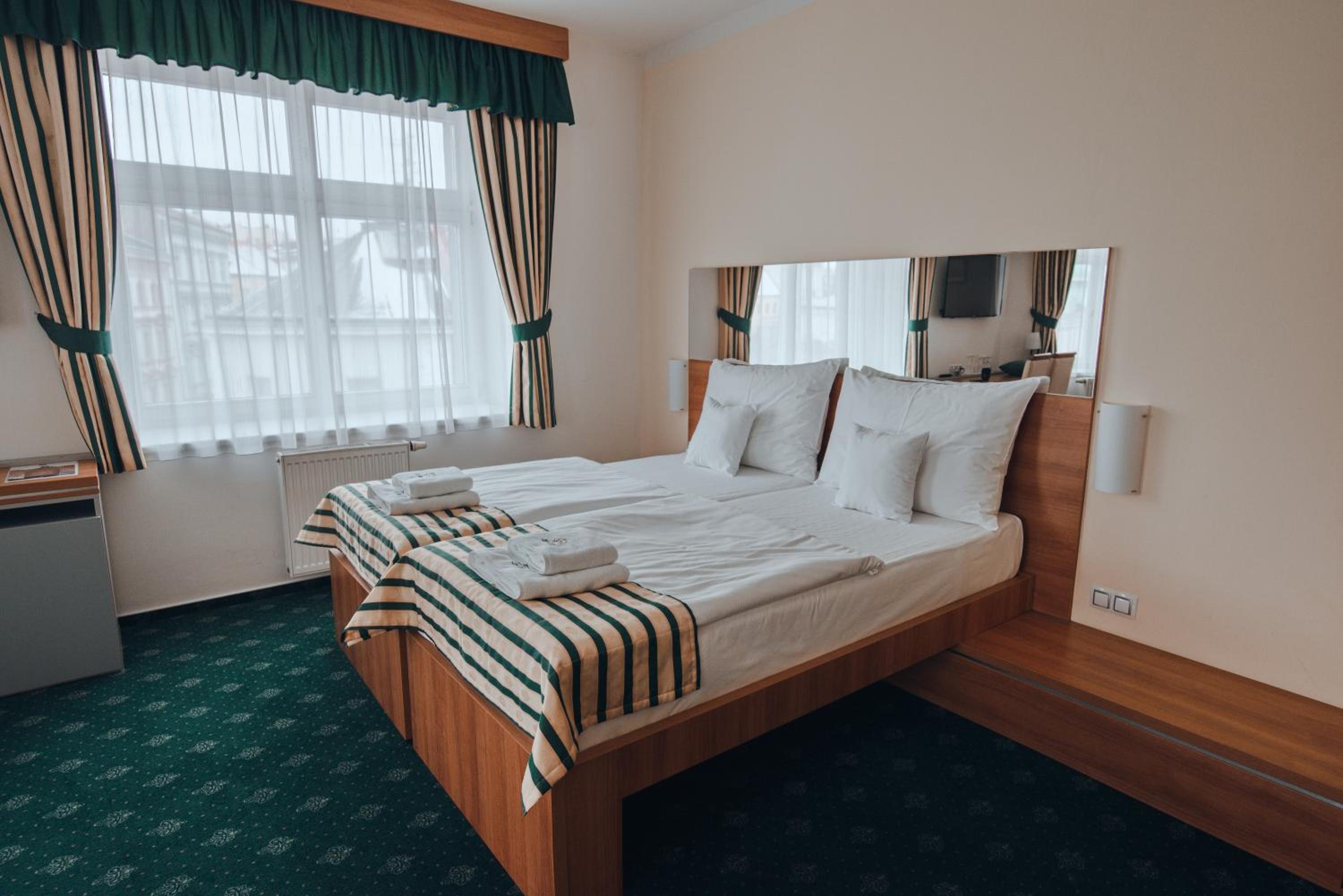 Deluxe Double Room - Photo 11