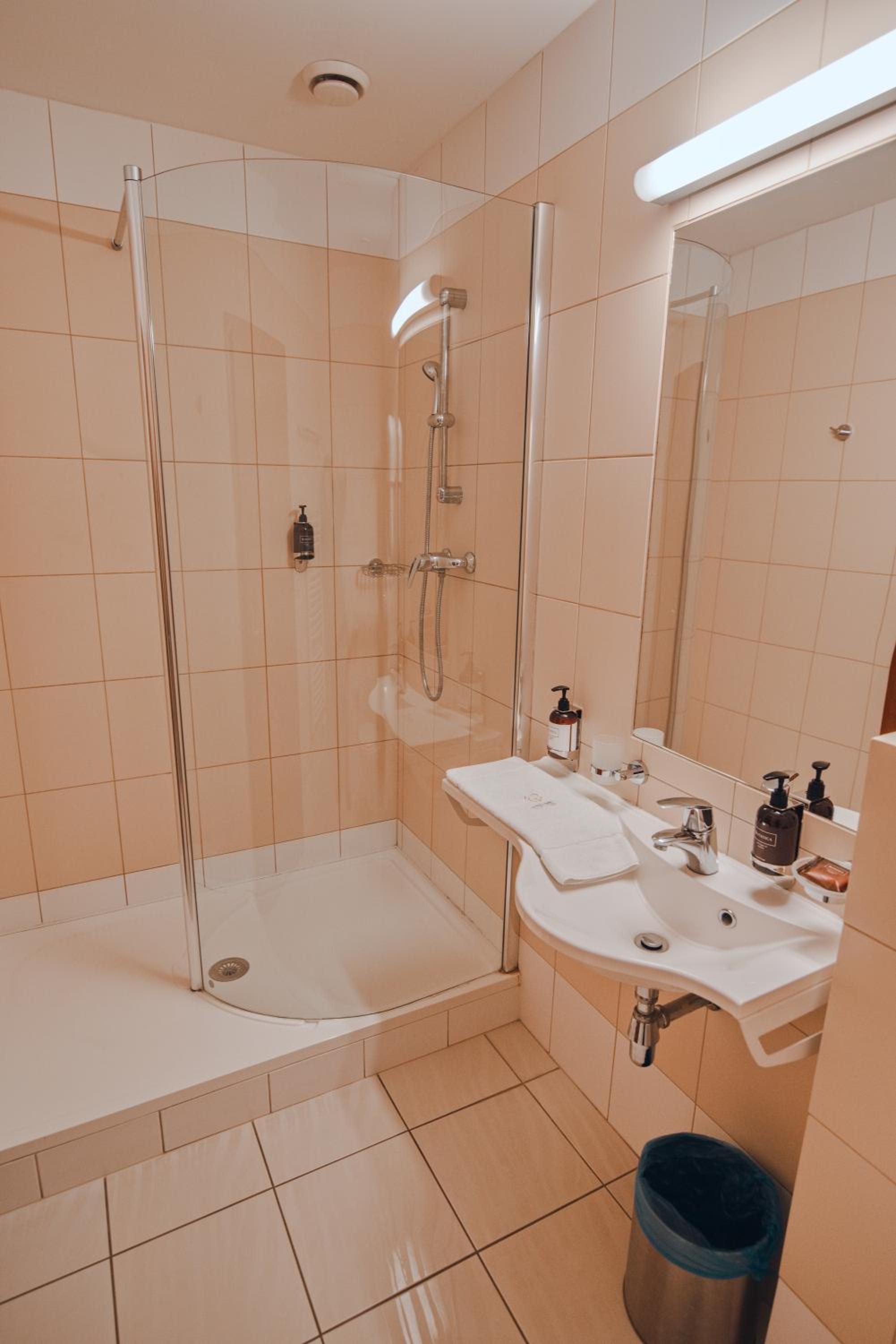 Double Room - Photo 10