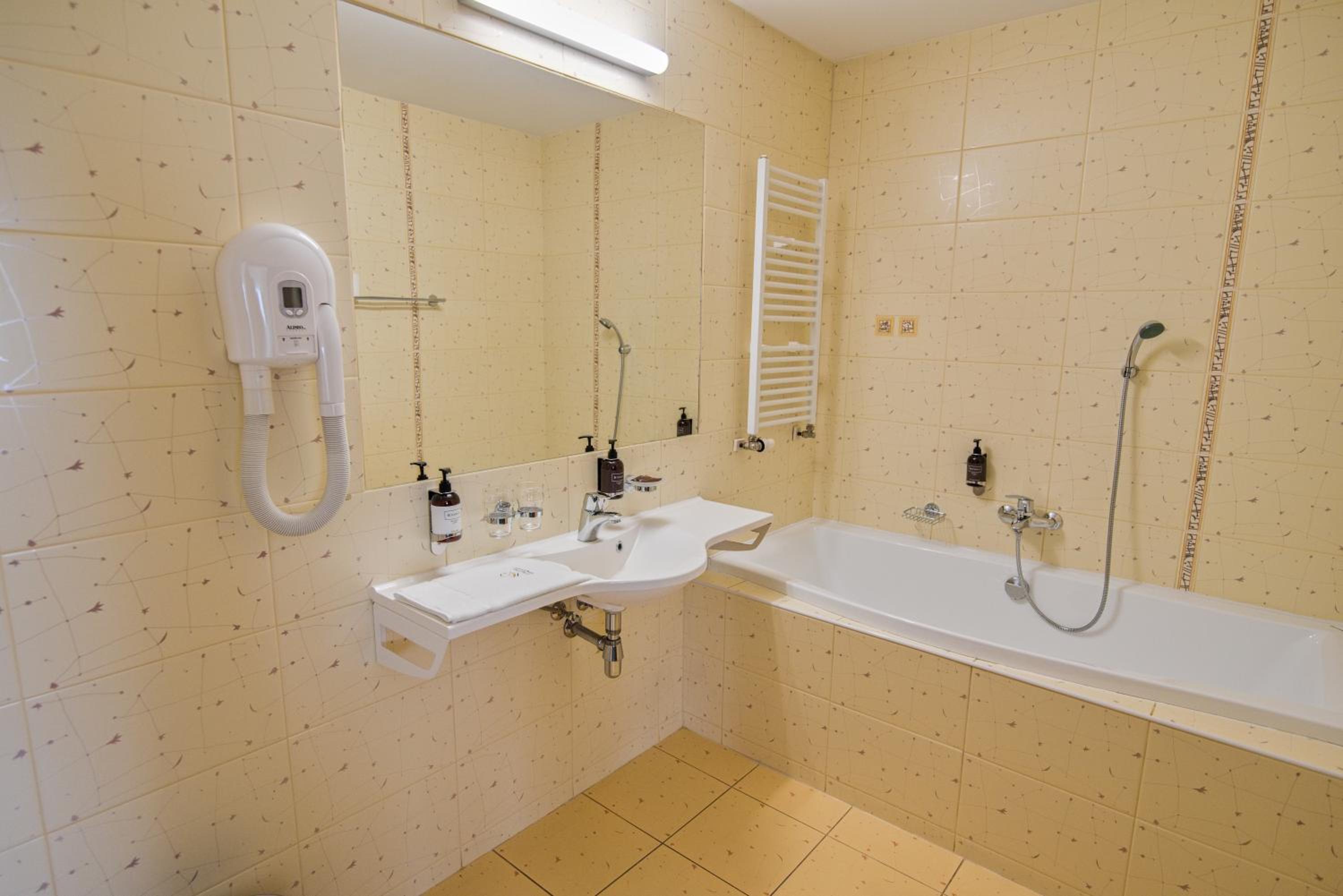 Double Room with Extra Bed - Photo 4