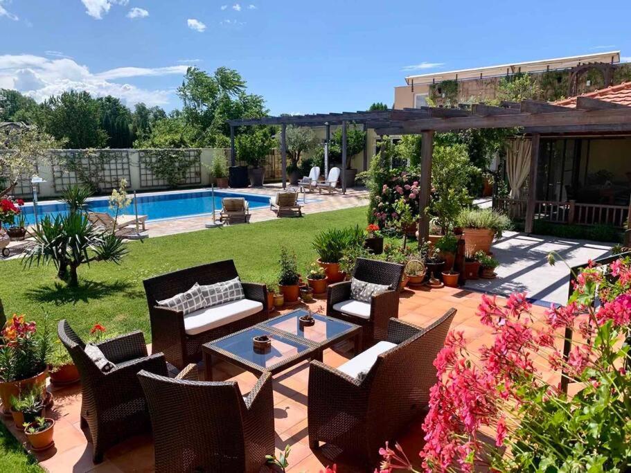 Villa photo 3