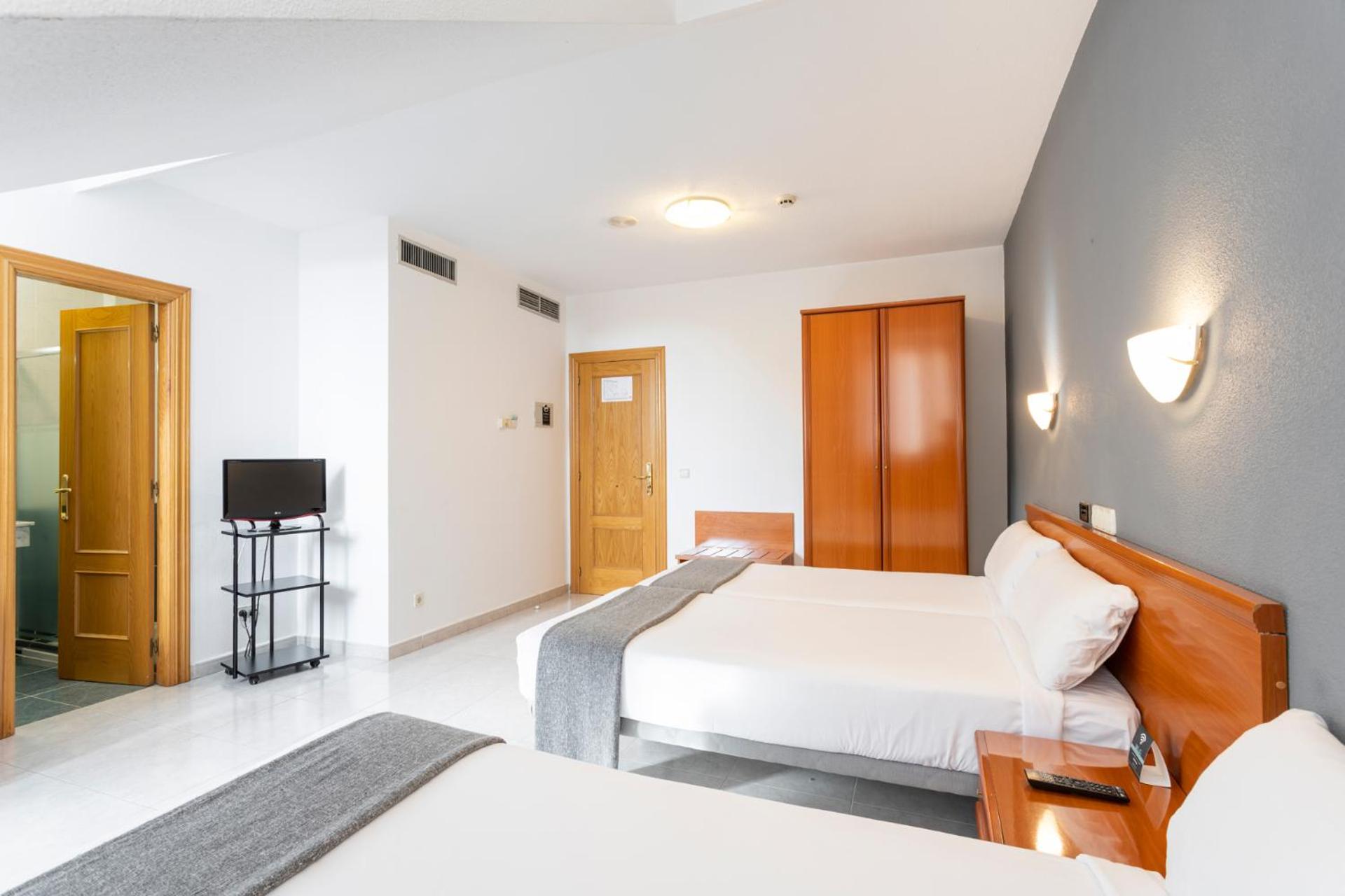Double Room with Extra Bed photo 2