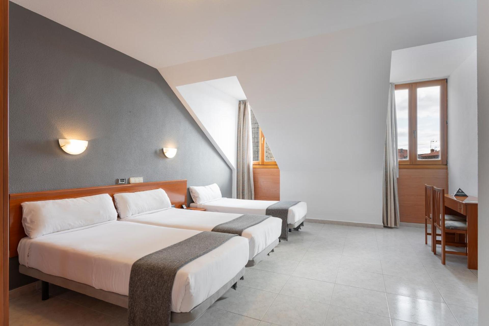 Double Room with Extra Bed photo 3
