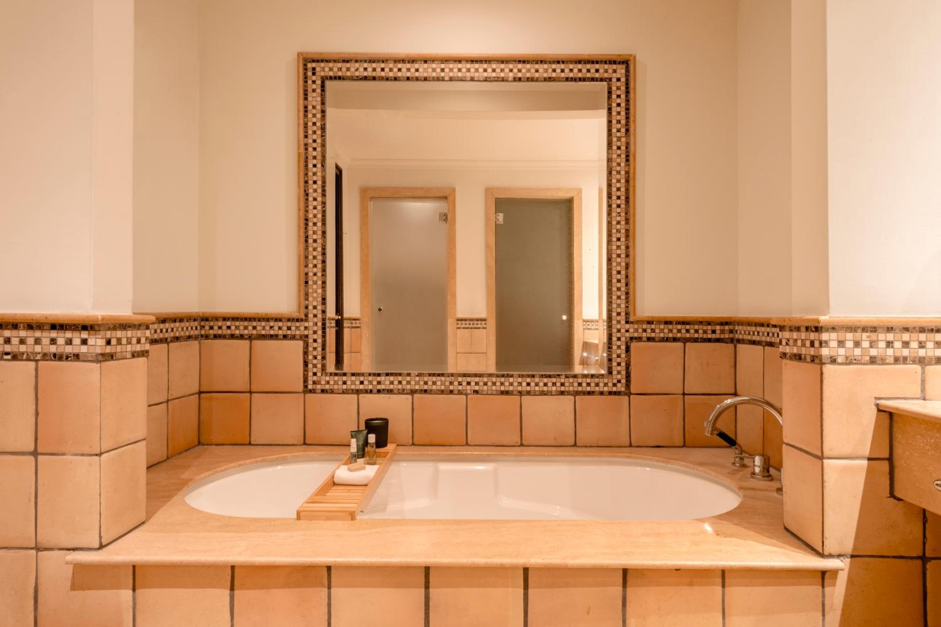 Suite with Sea View - Photo 13