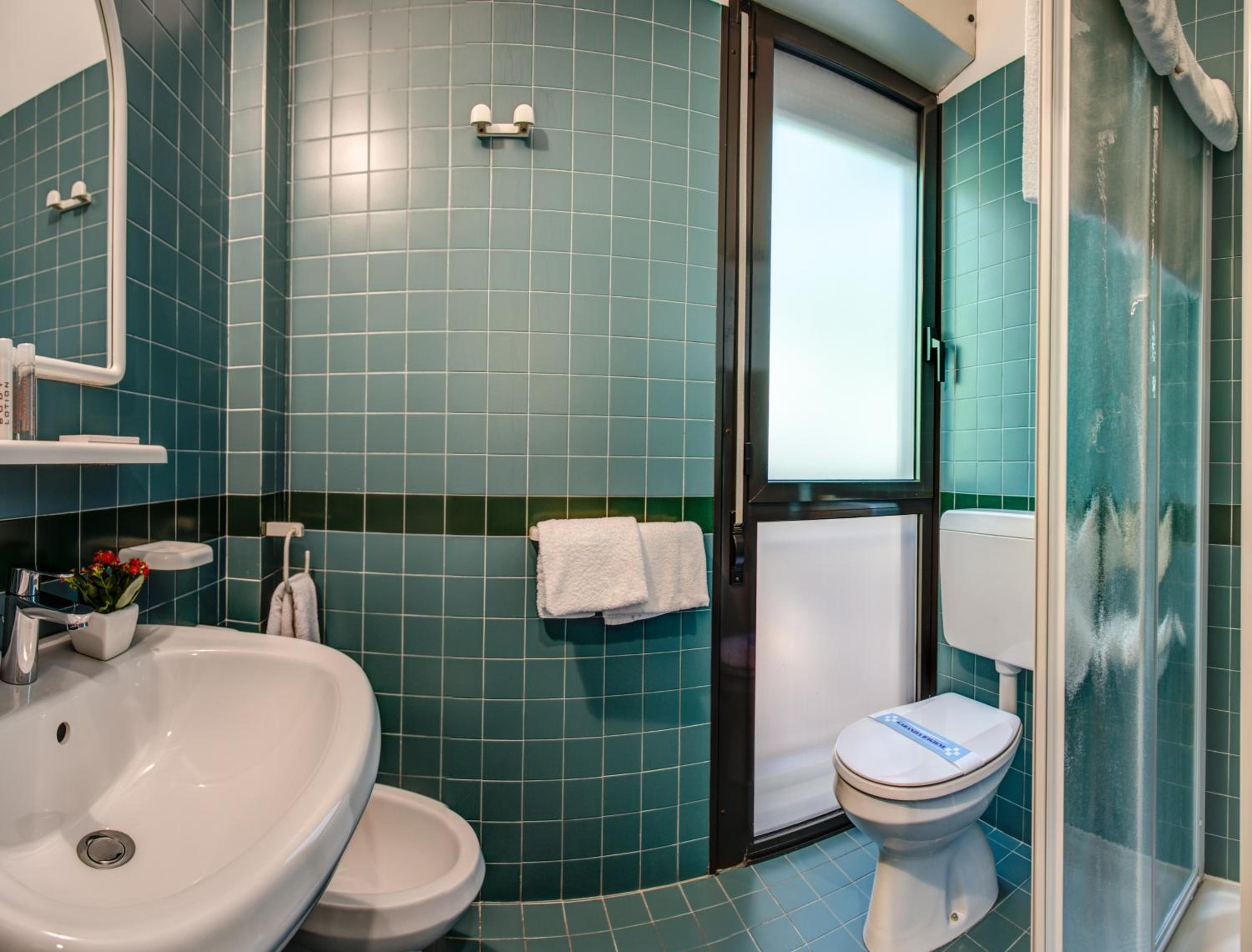 Basic Triple Room photo 2