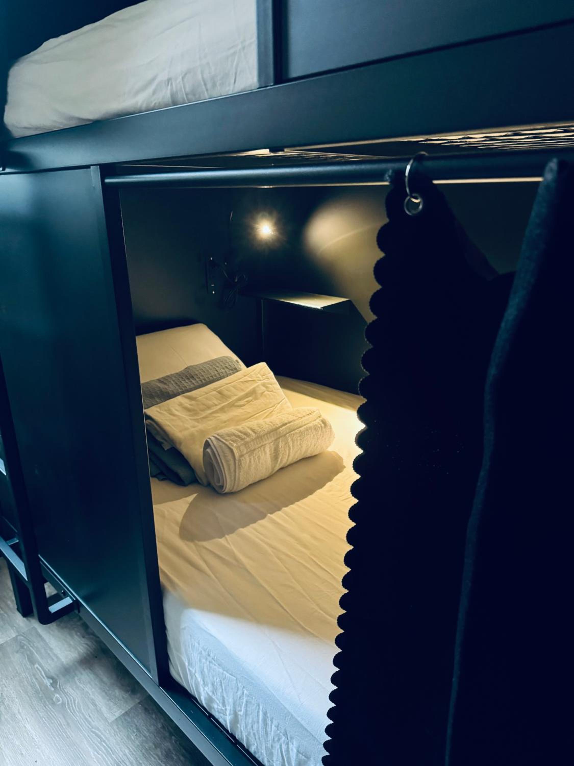 1 BED IN A 2 BED MIX STANDARD POD photo 1