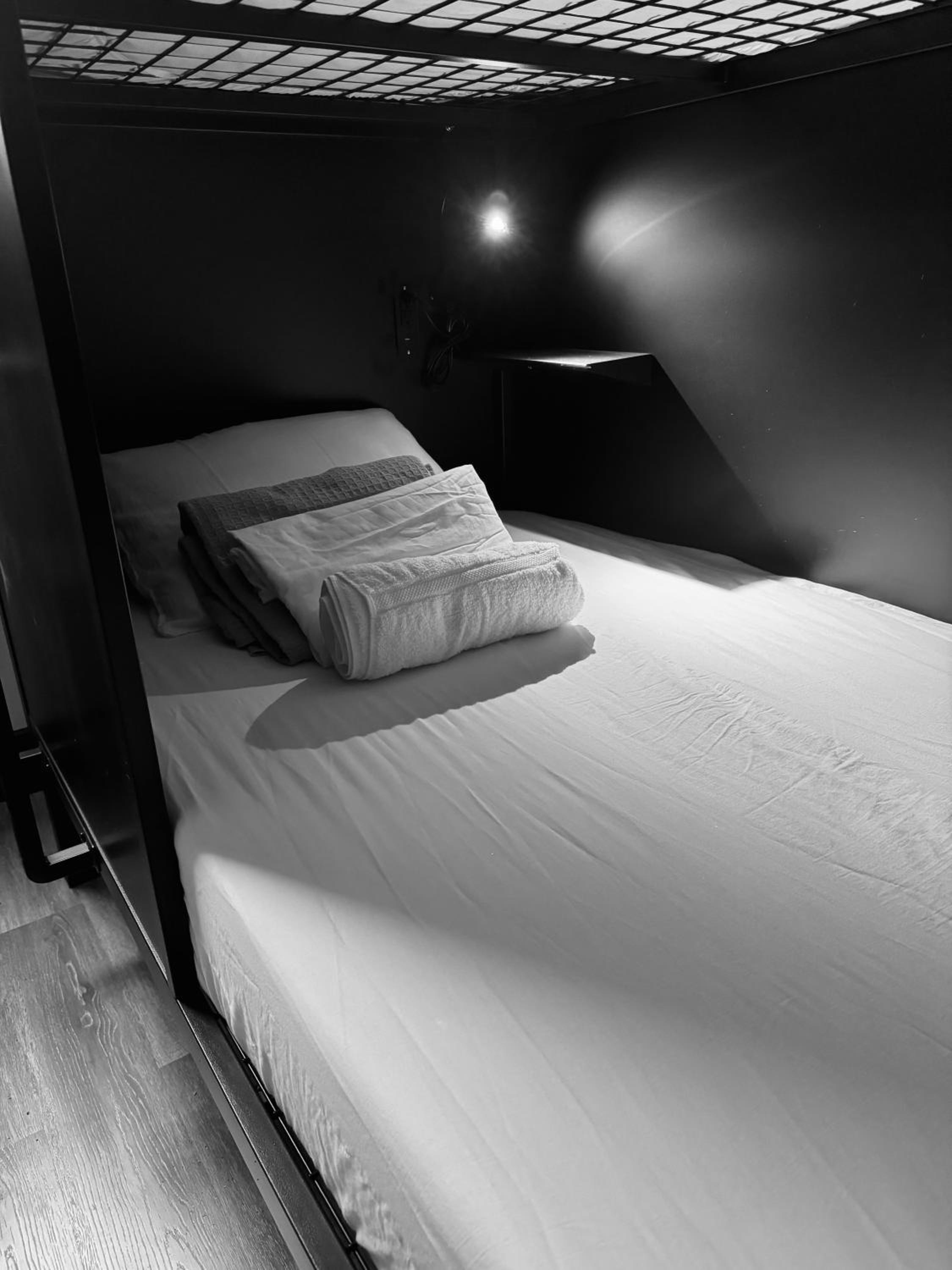 1 Bed in a 2 Bed Male Luxury Pod photo 3