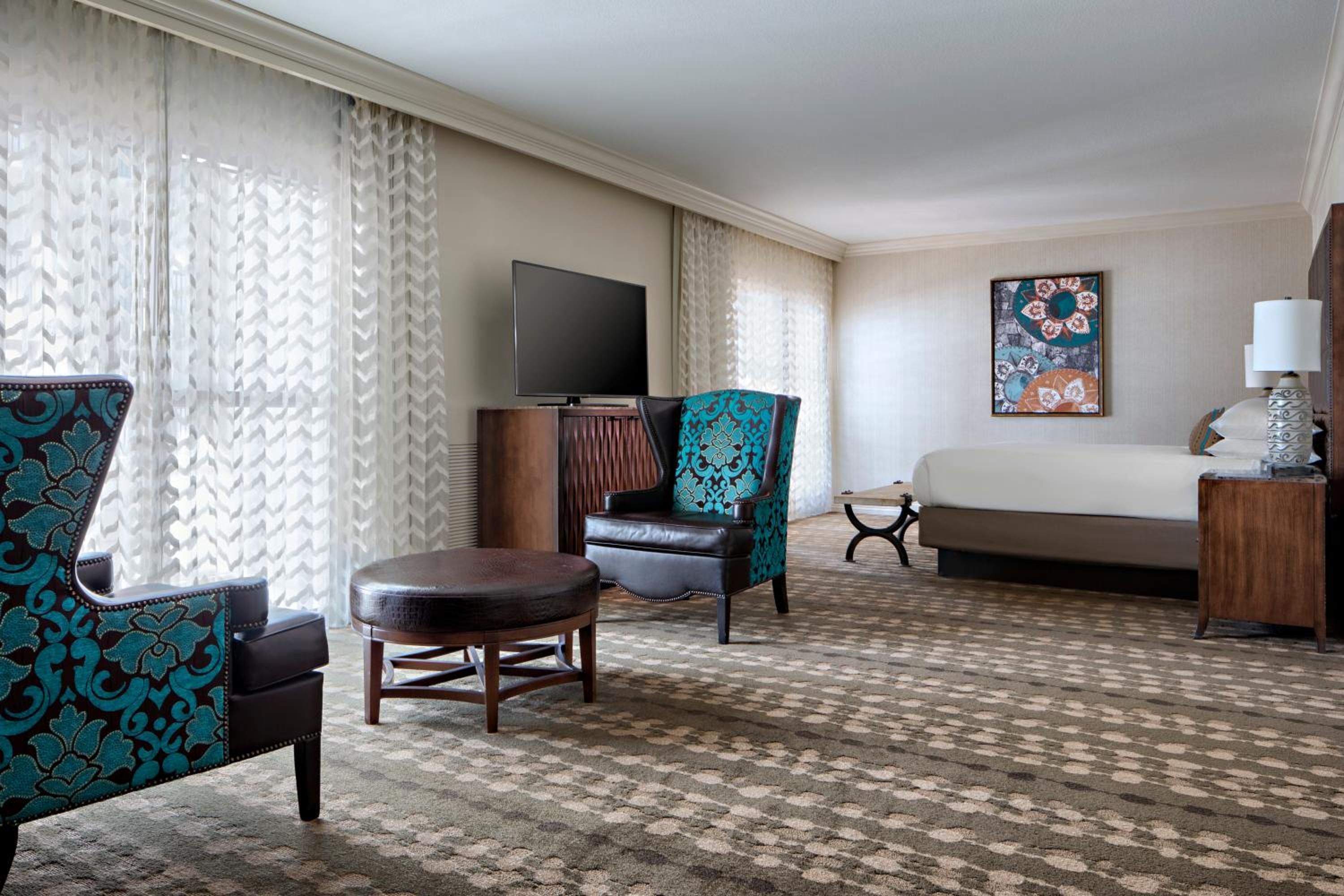Deluxe King Suite