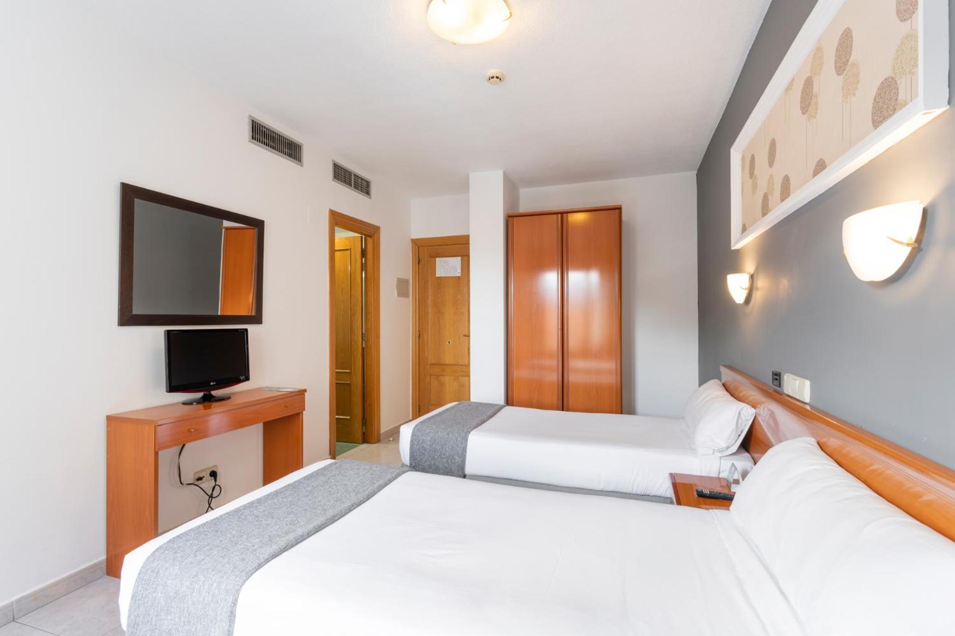 Standard Double or Twin Room photo 3