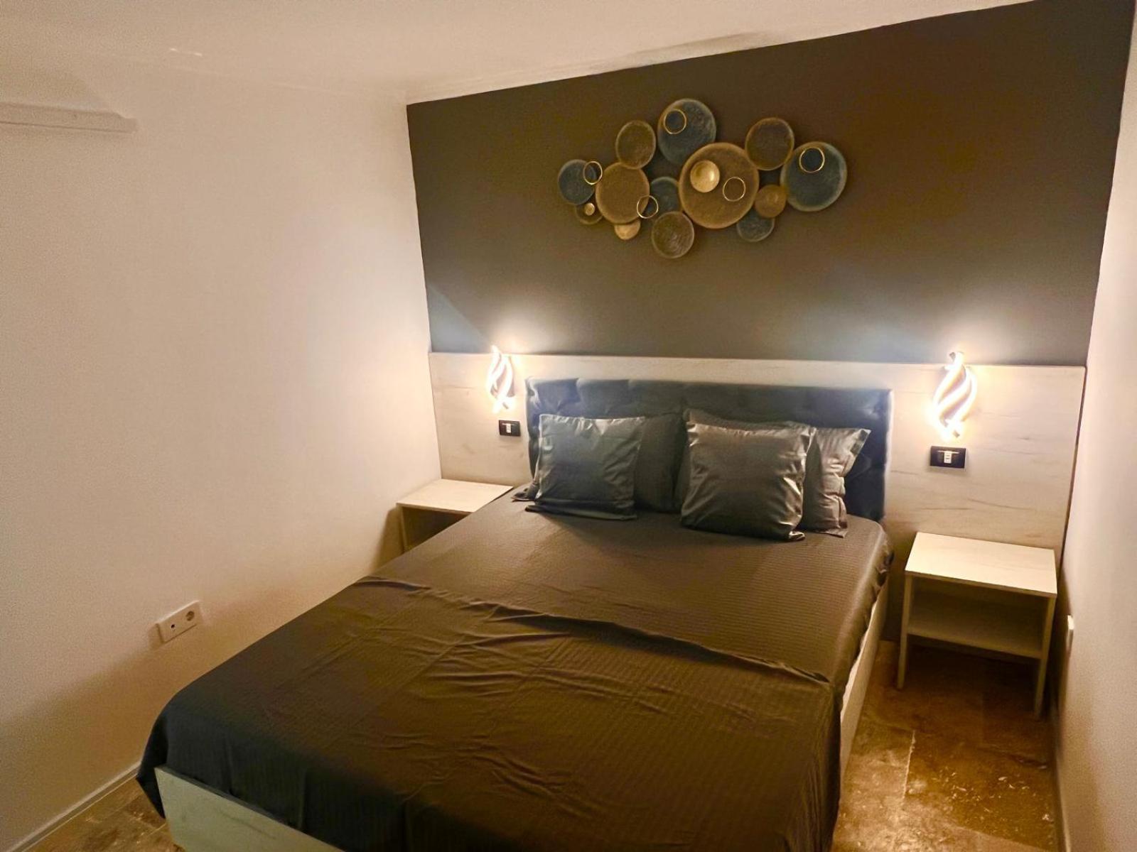 One-Bedroom Standard Apartment photo 2