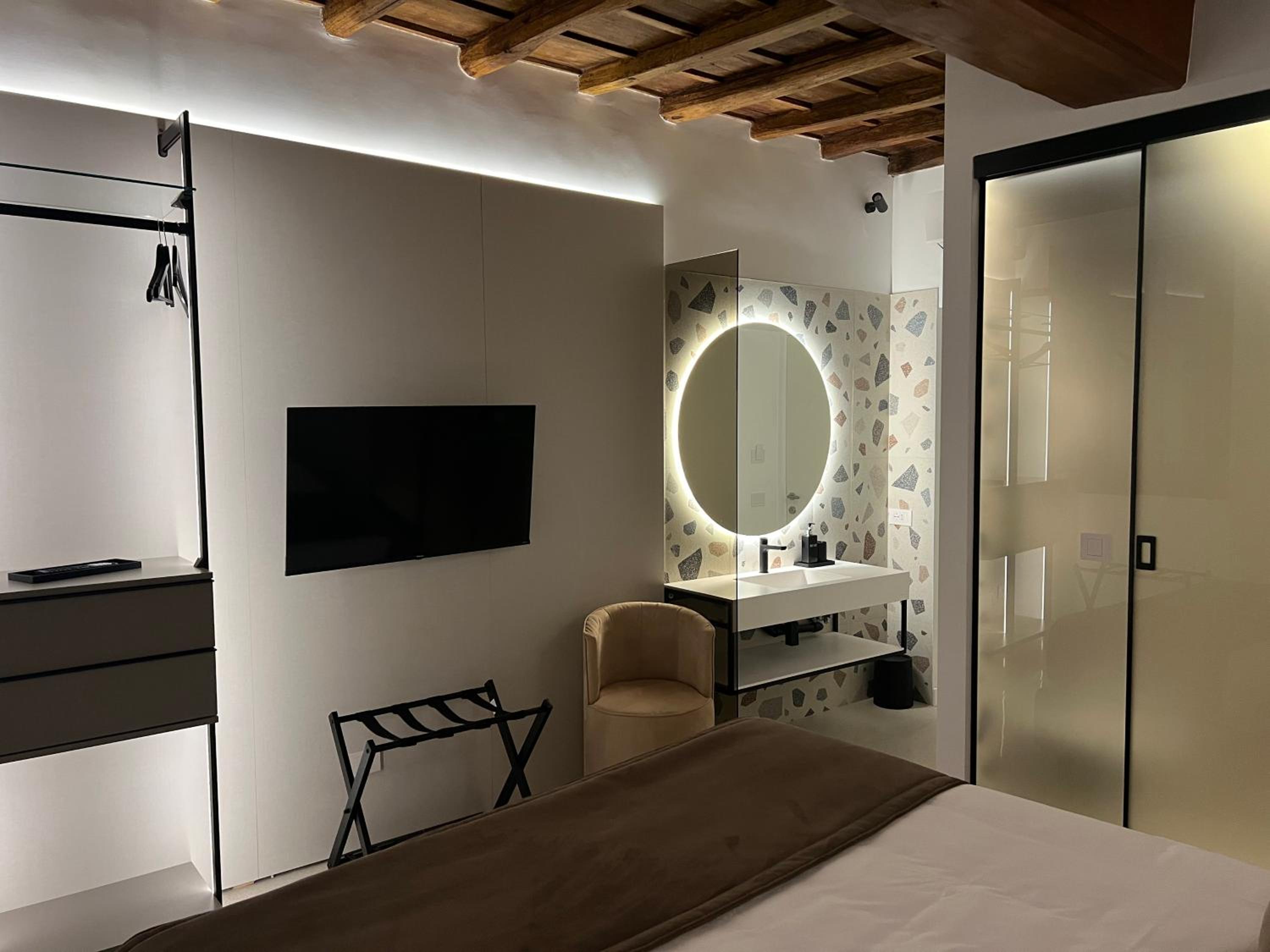 Deluxe Room (2 Adults + 1 Child) photo 1