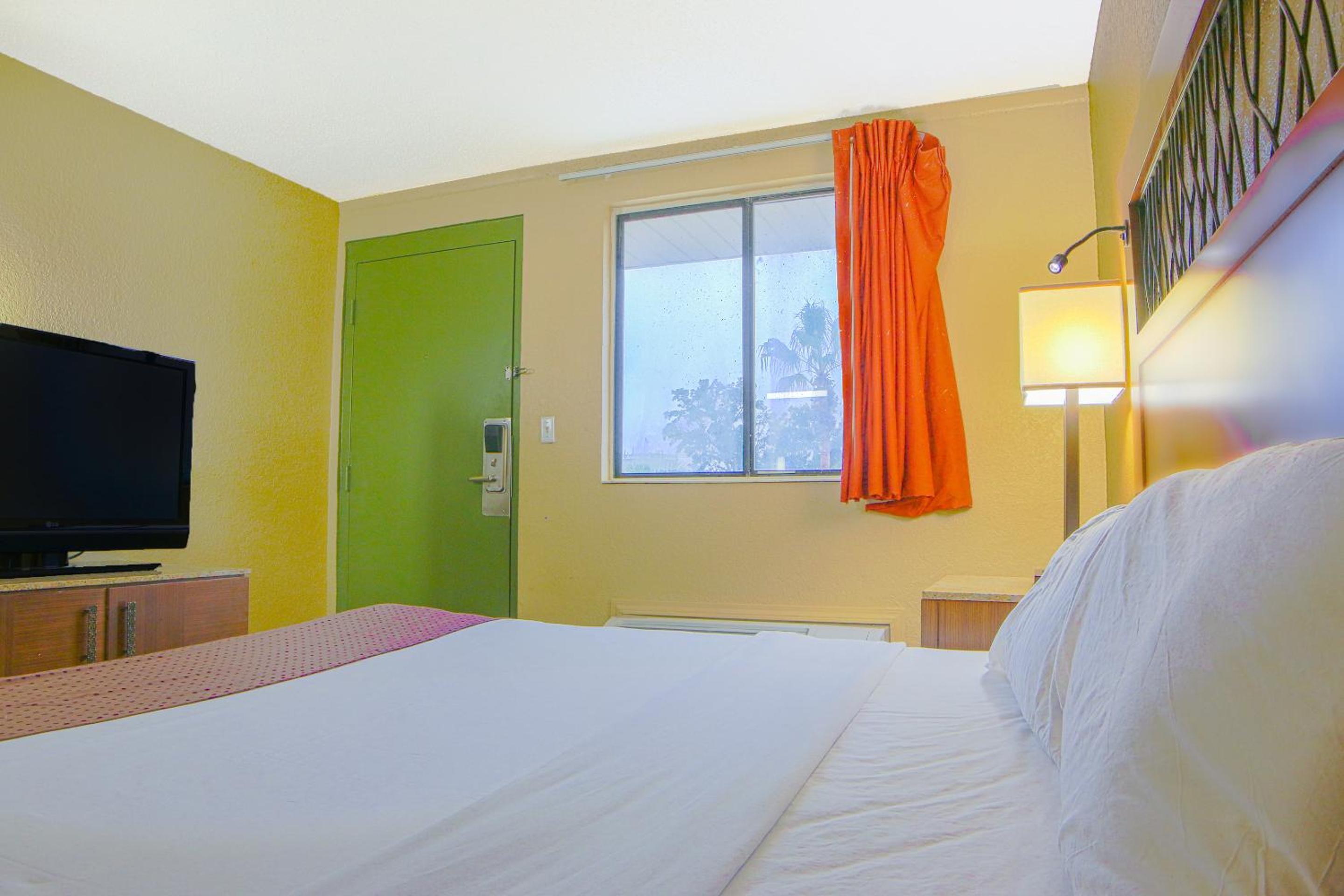 King Bed Smoking photo 2