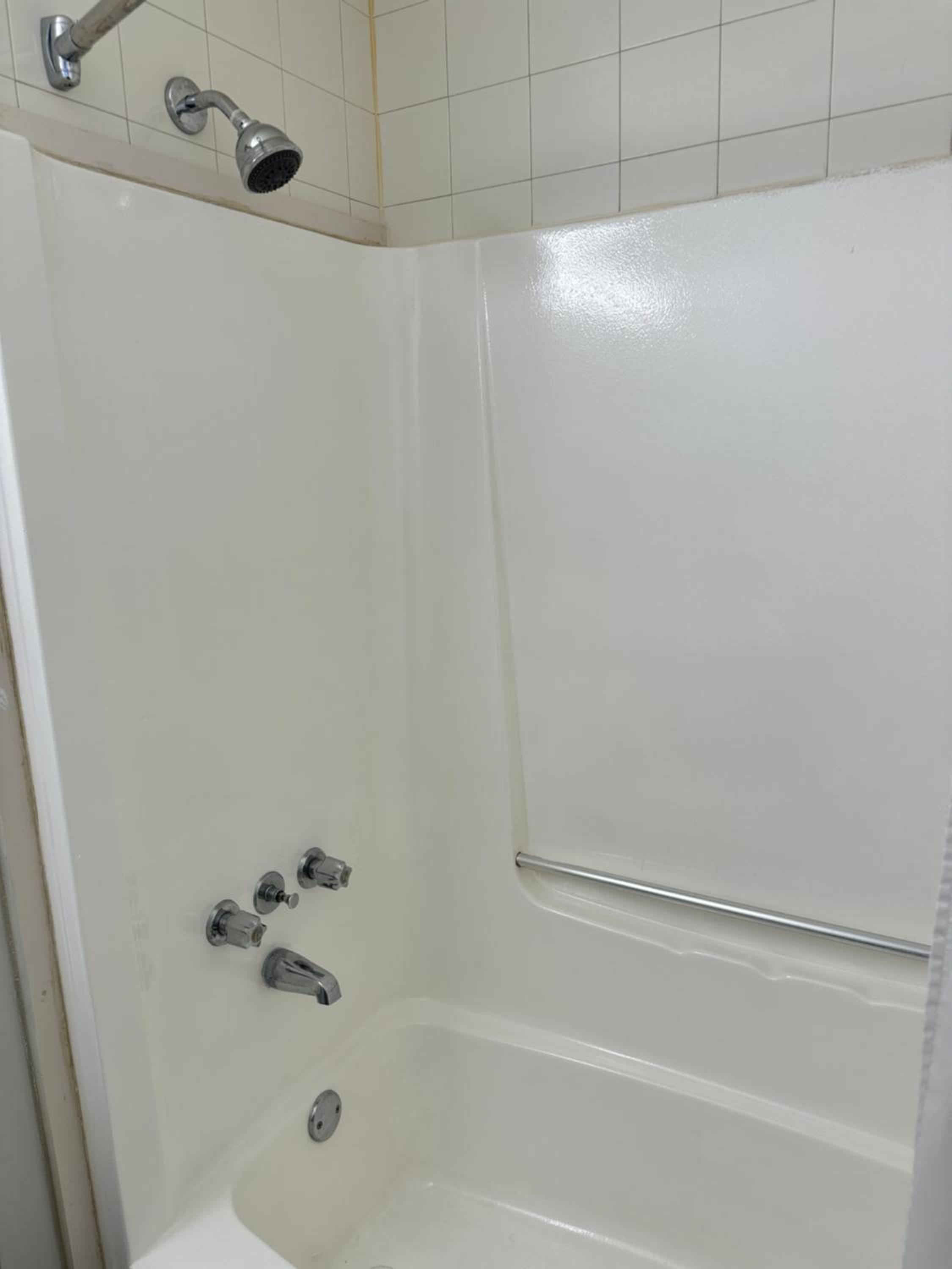 Queen Room - Non-Smoking - Photo 5