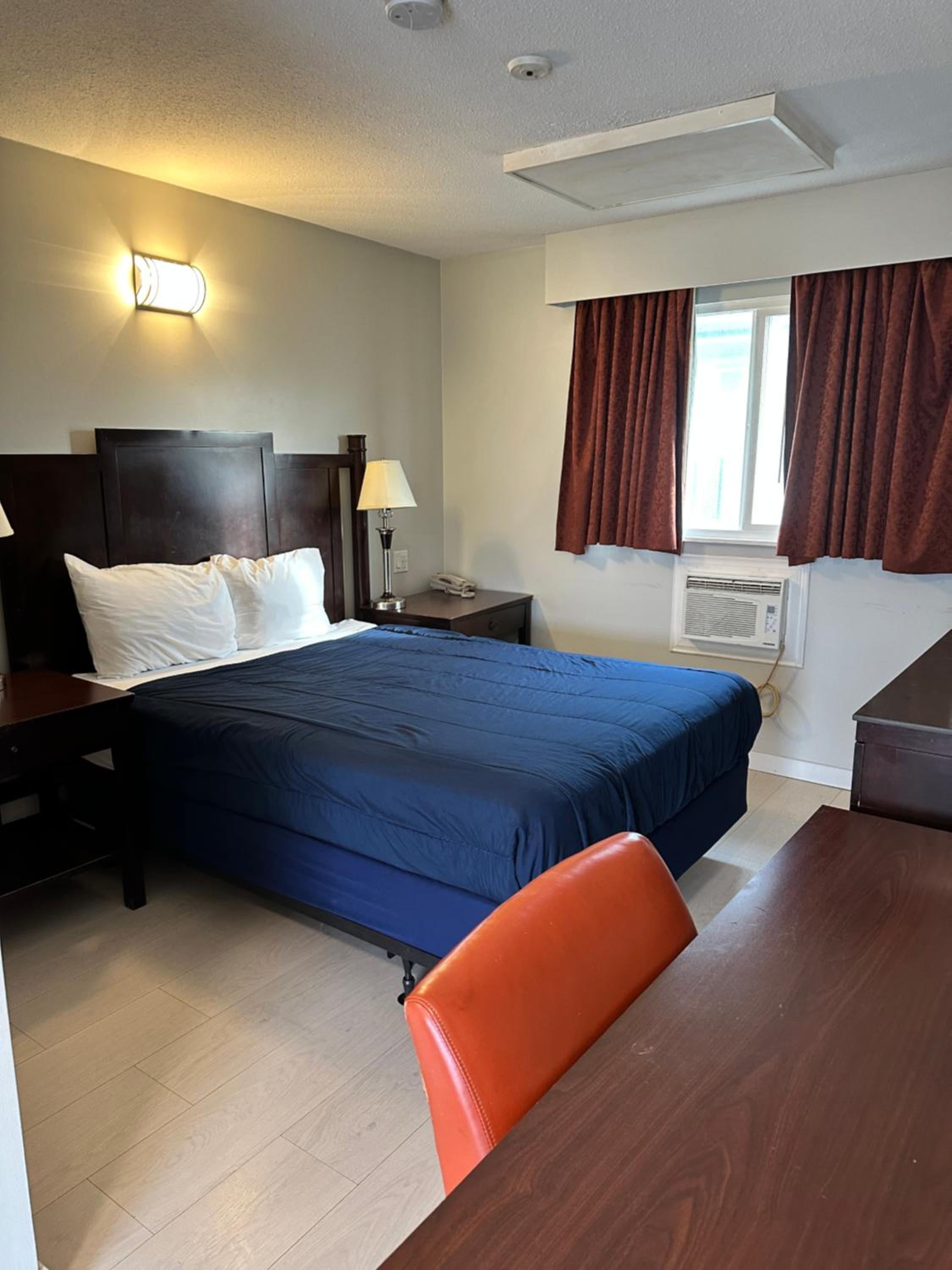 Queen Room - Non-Smoking - Photo 3