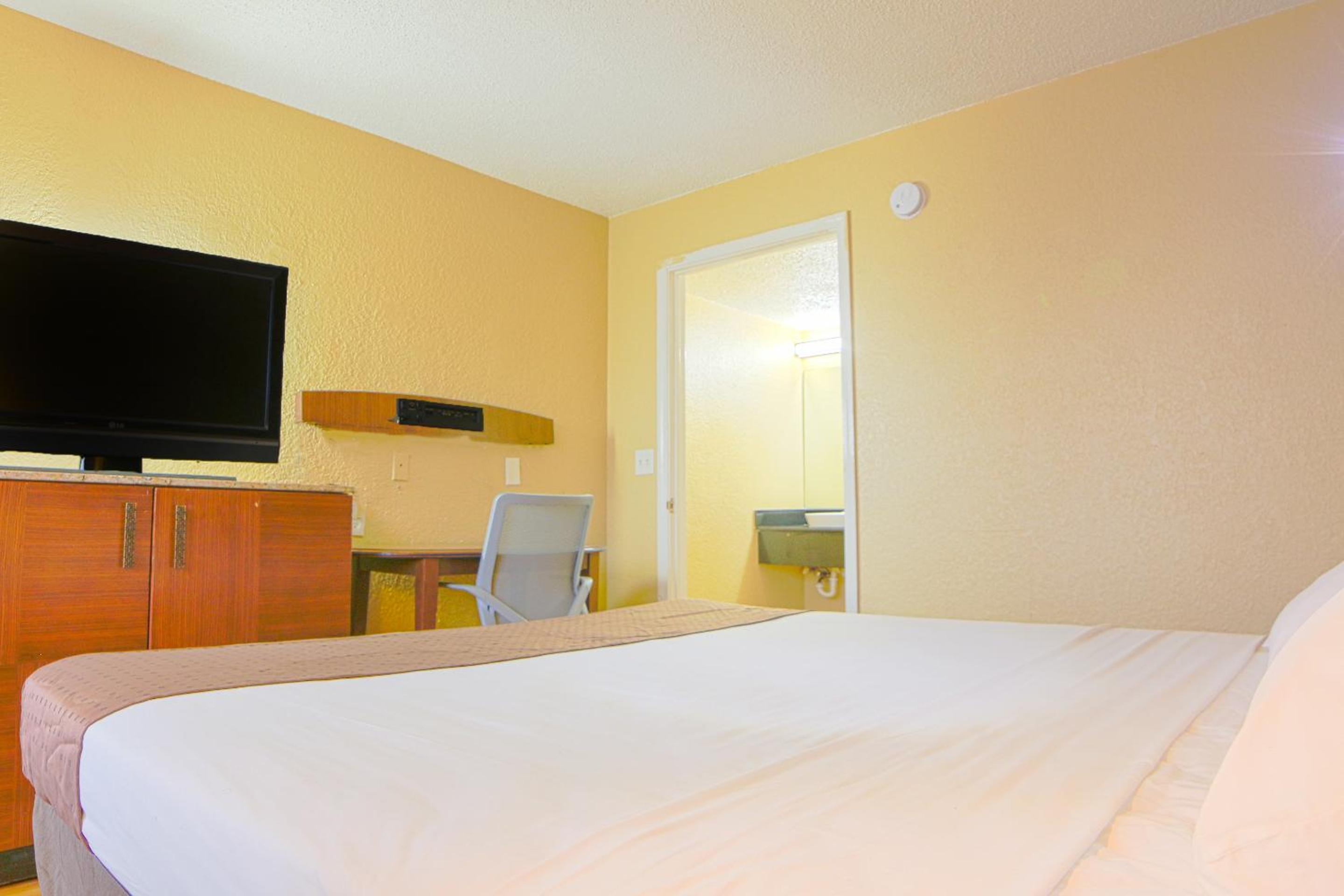 King Bed Accessible photo 3