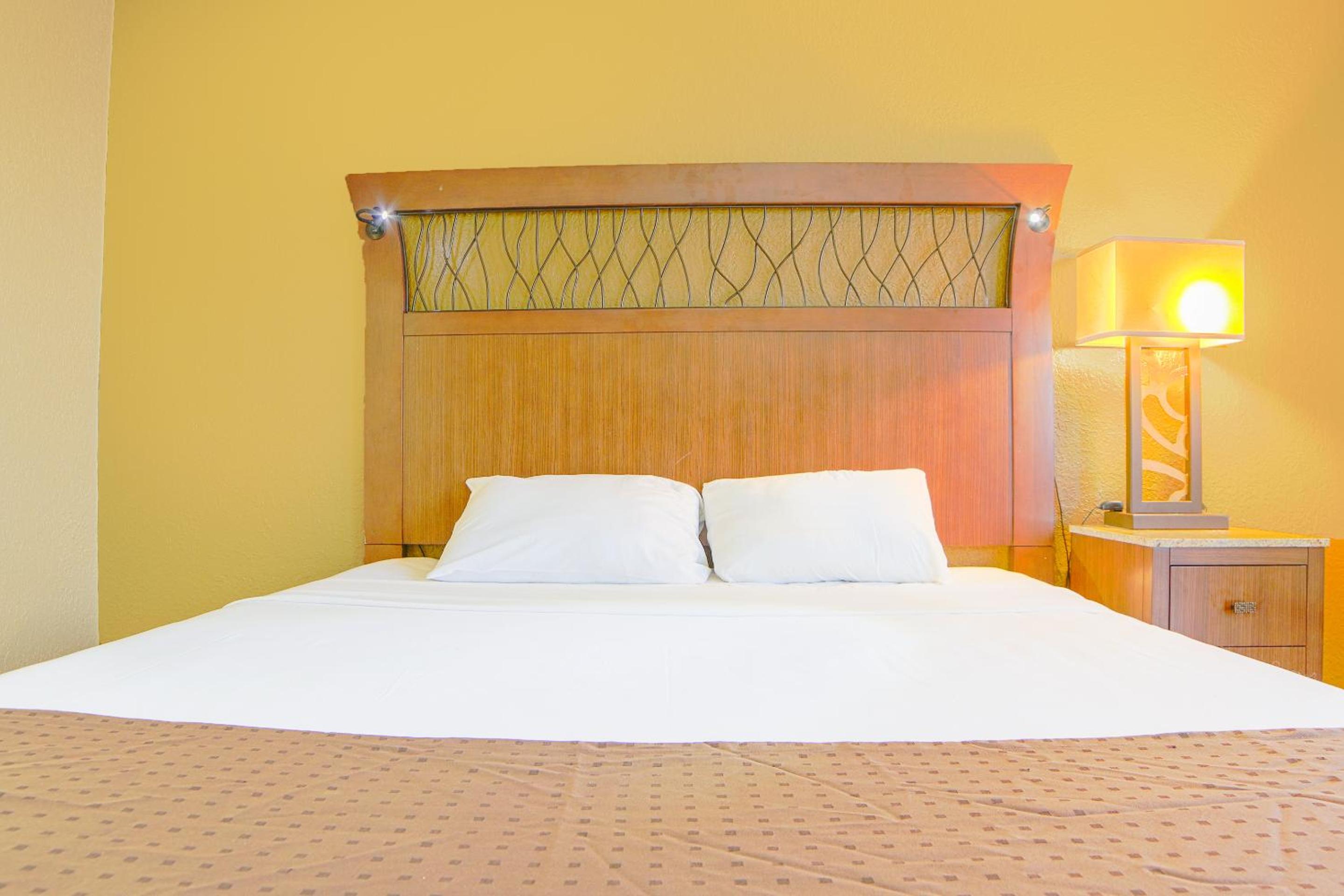 2 Full Bed Accessible photo 2
