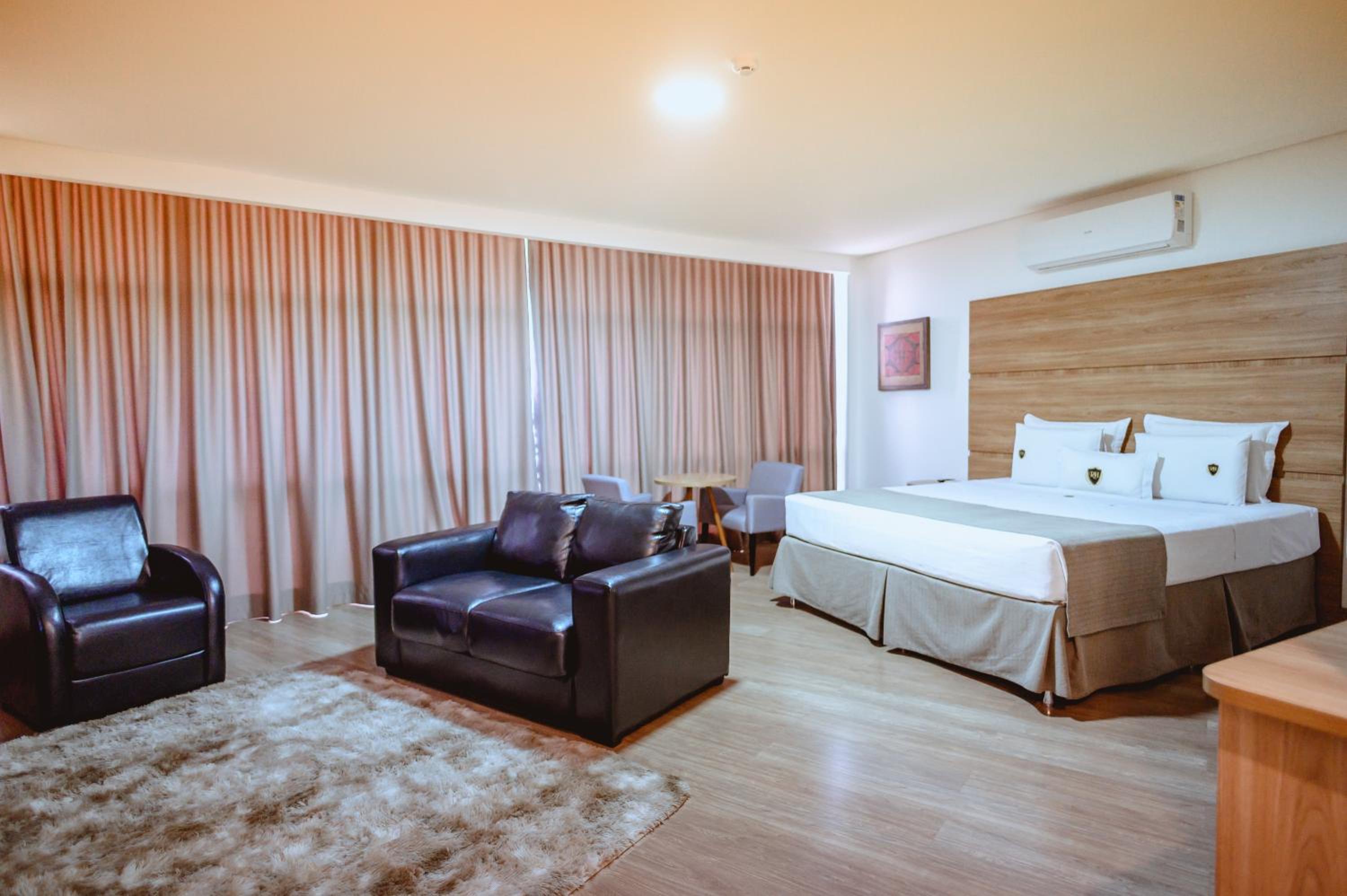 King Suite with Spa Bath photo 3