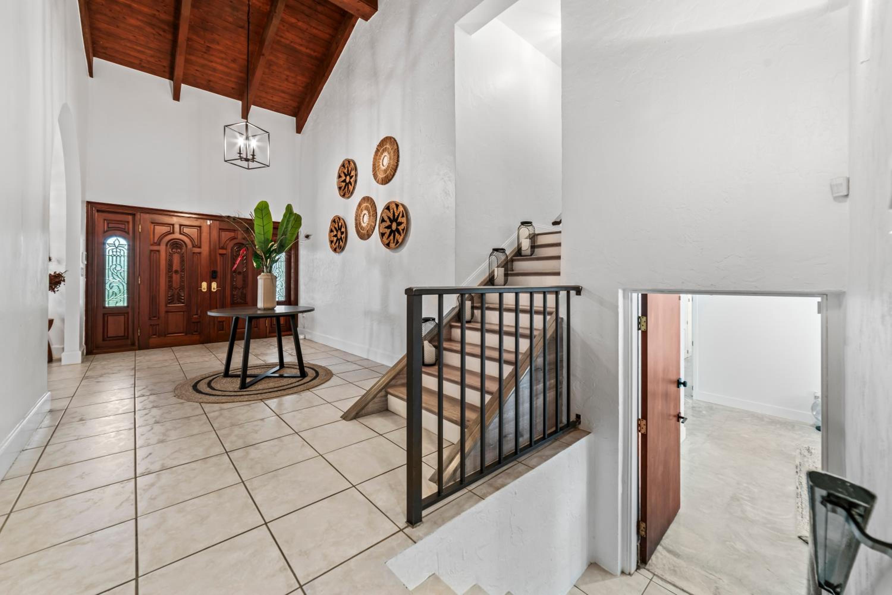 Five-Bedroom House photo 1