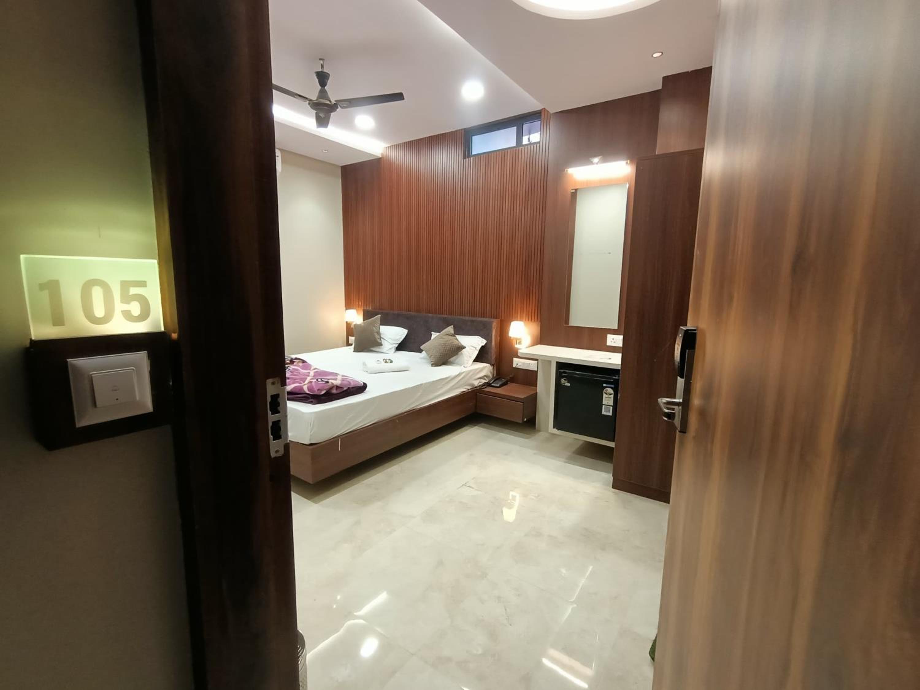 Deluxe Room - Photo 10