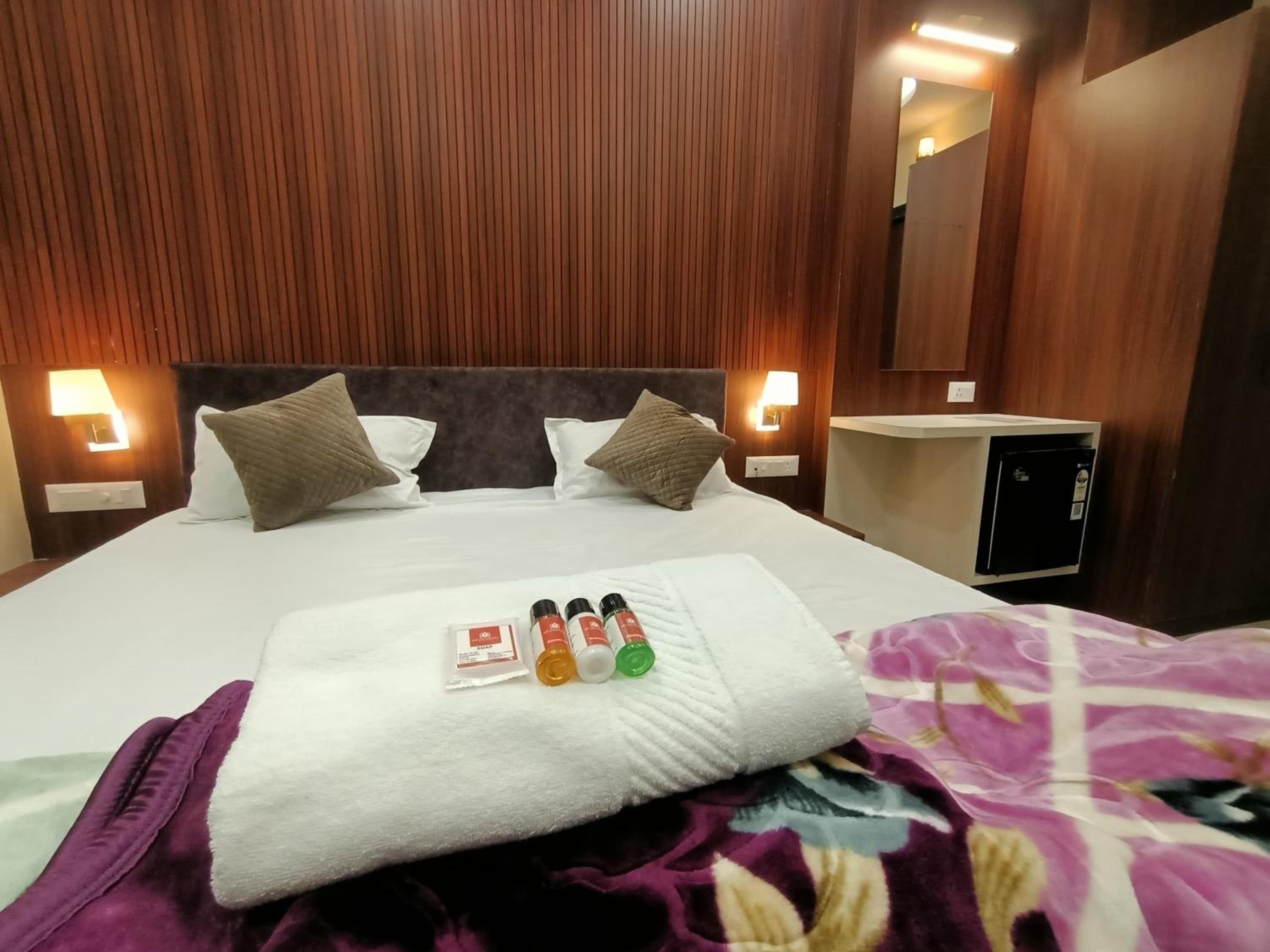 Deluxe Room - Photo 8