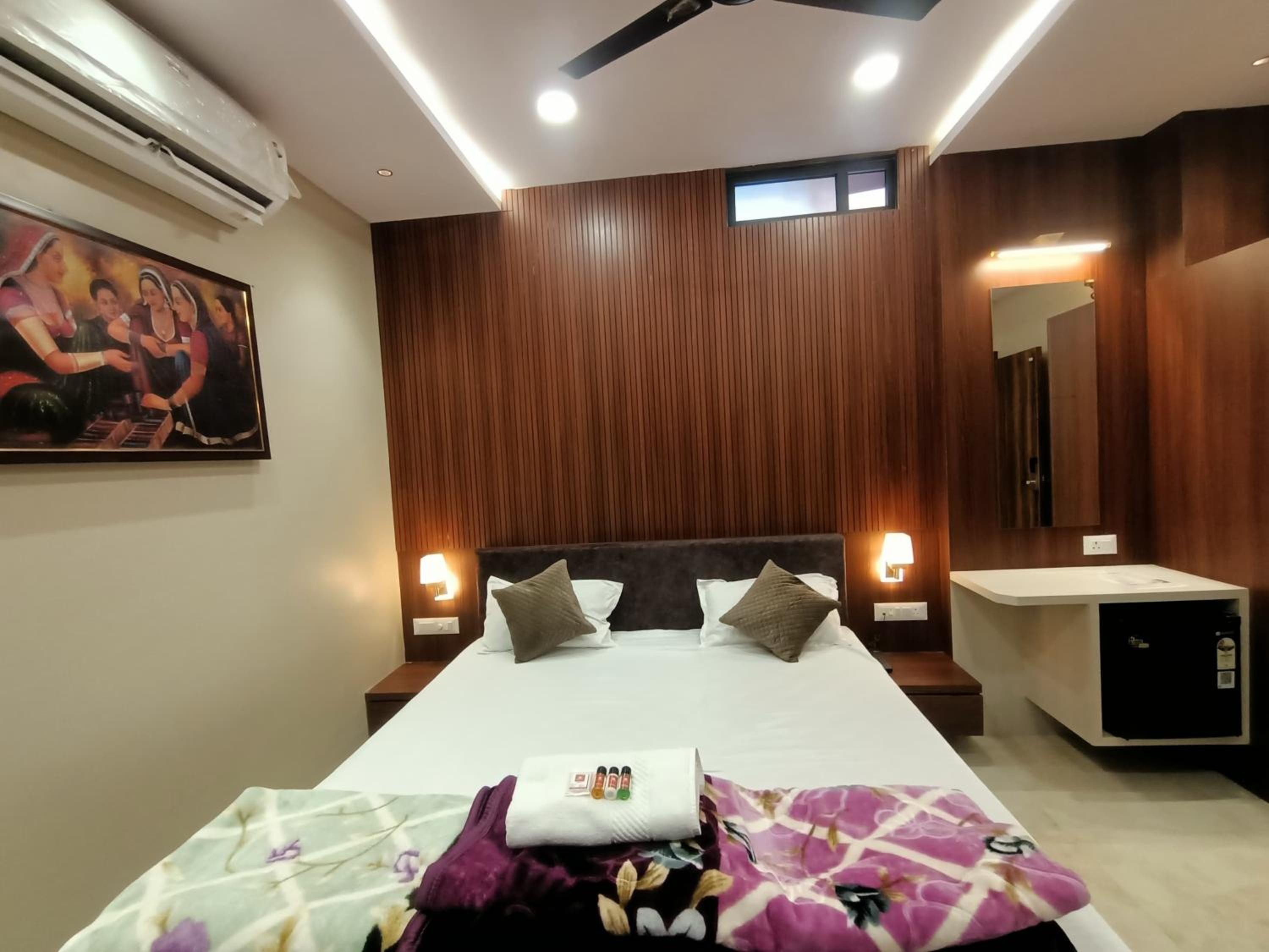 Deluxe Room - Photo 7
