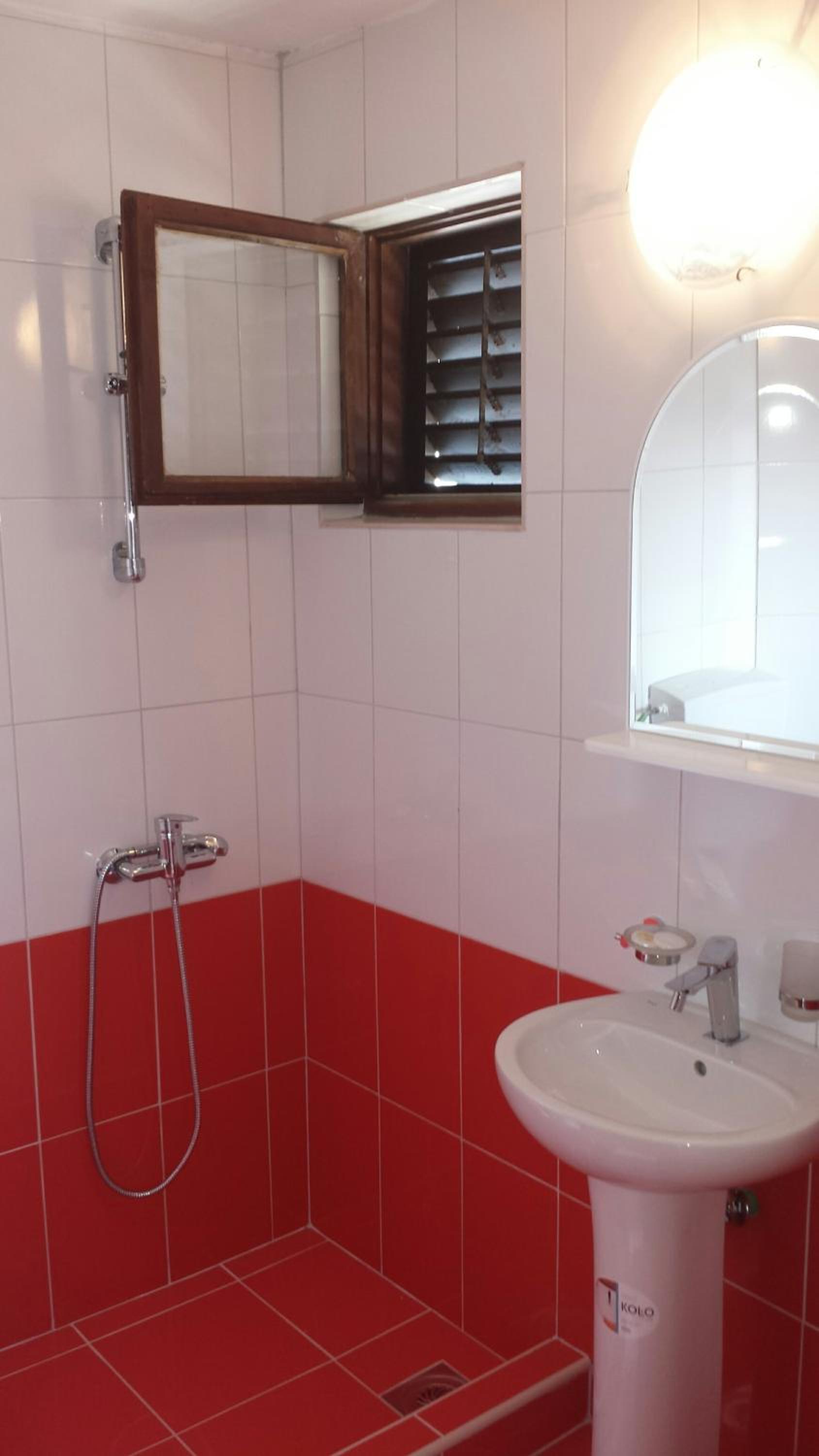 Double or Twin Room with Balcony - Photo 17