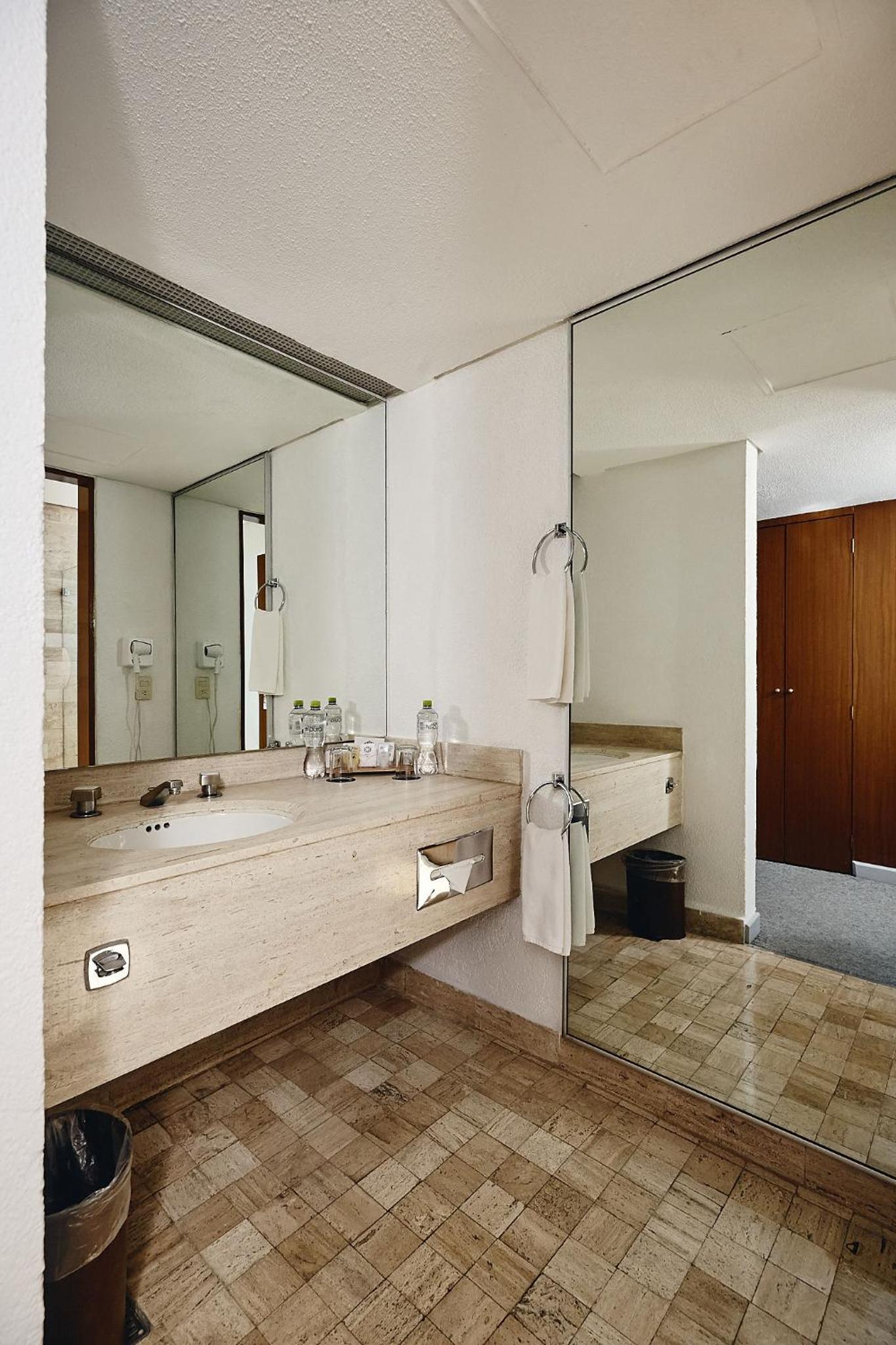 Standard Twin Room photo 2