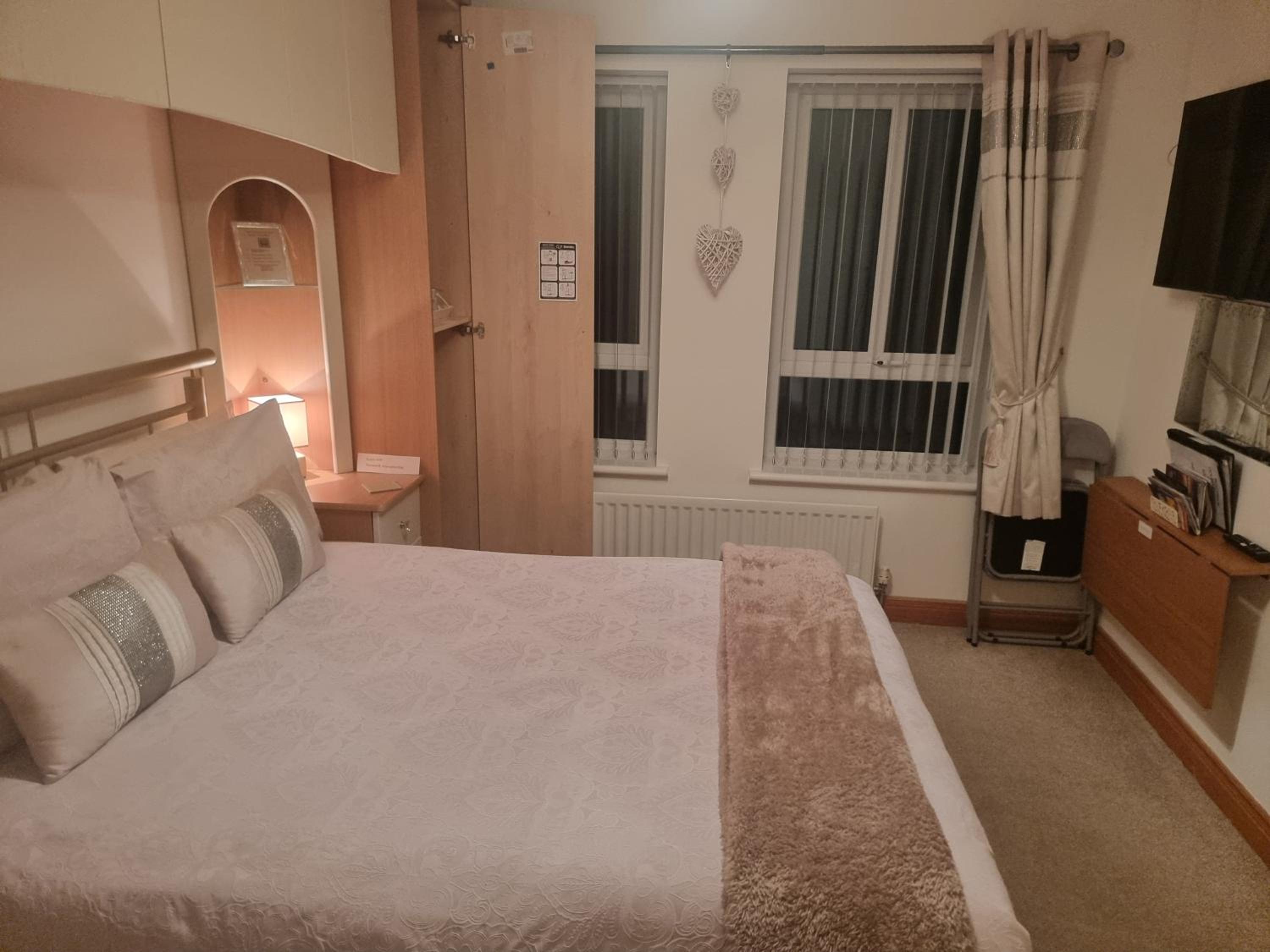 Deluxe Double Room with Shower