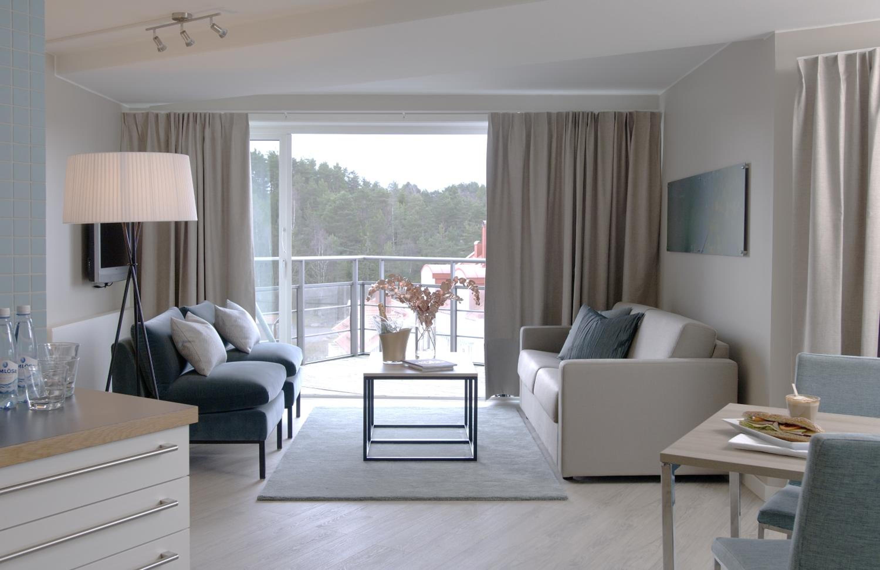 Deluxe Room with Balcony - Photo 1