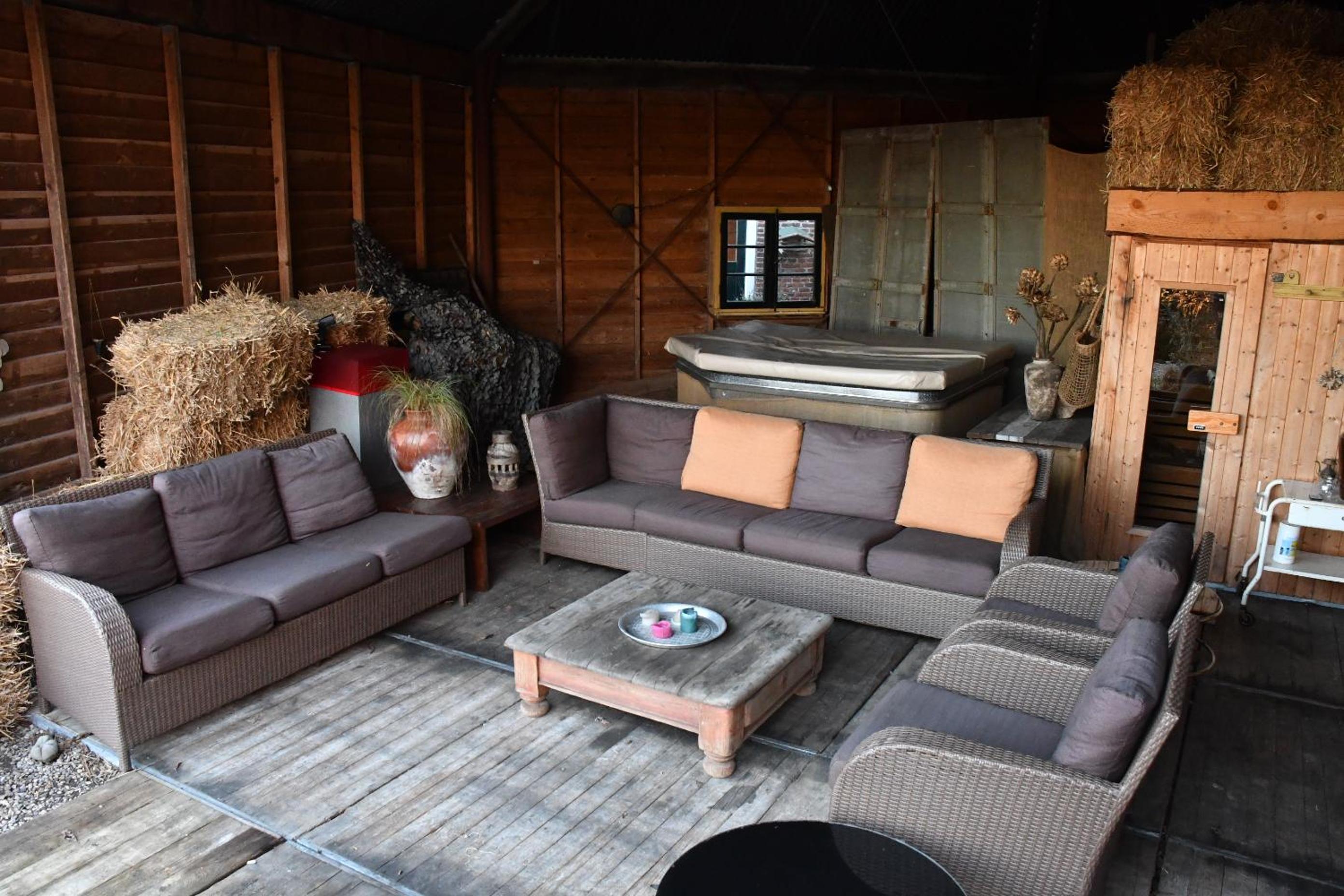 Villa photo 3