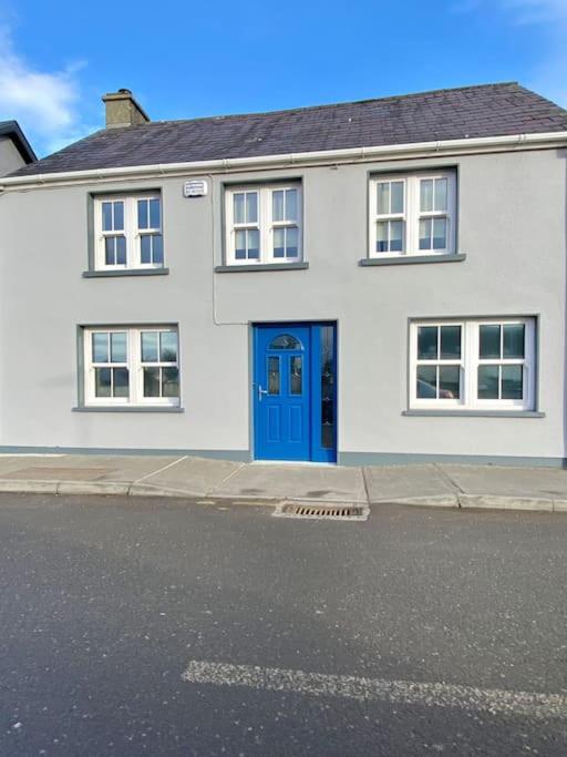 Four-Bedroom House photo 2