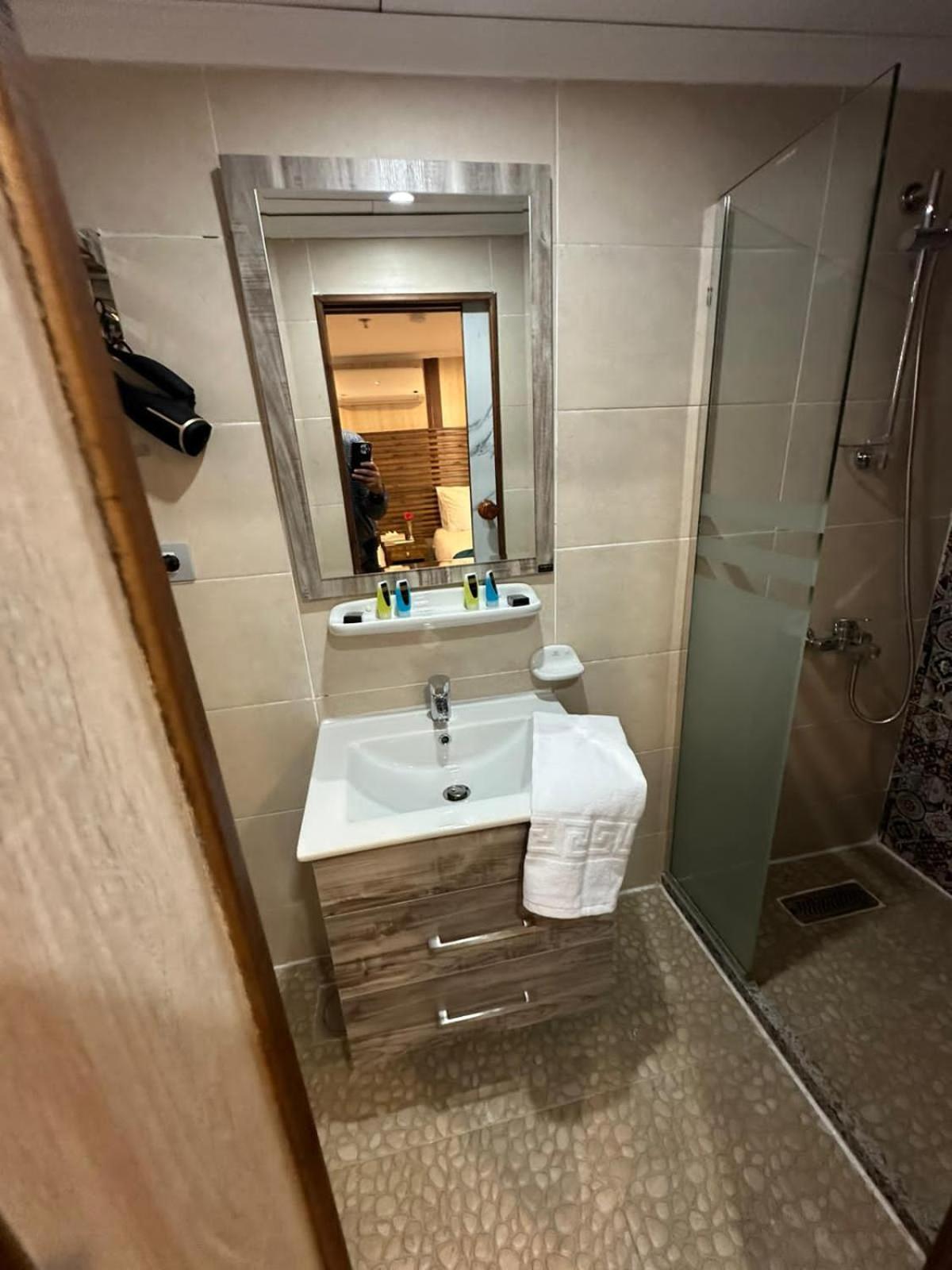 Double Room with Private Bathroom photo 3