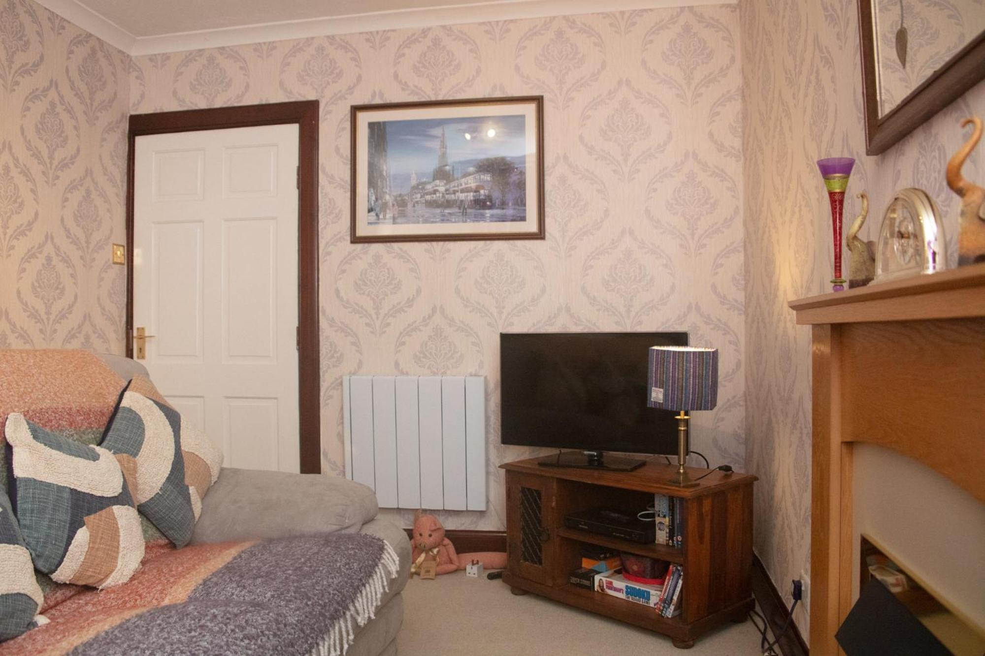 One-Bedroom Apartment - Photo 11