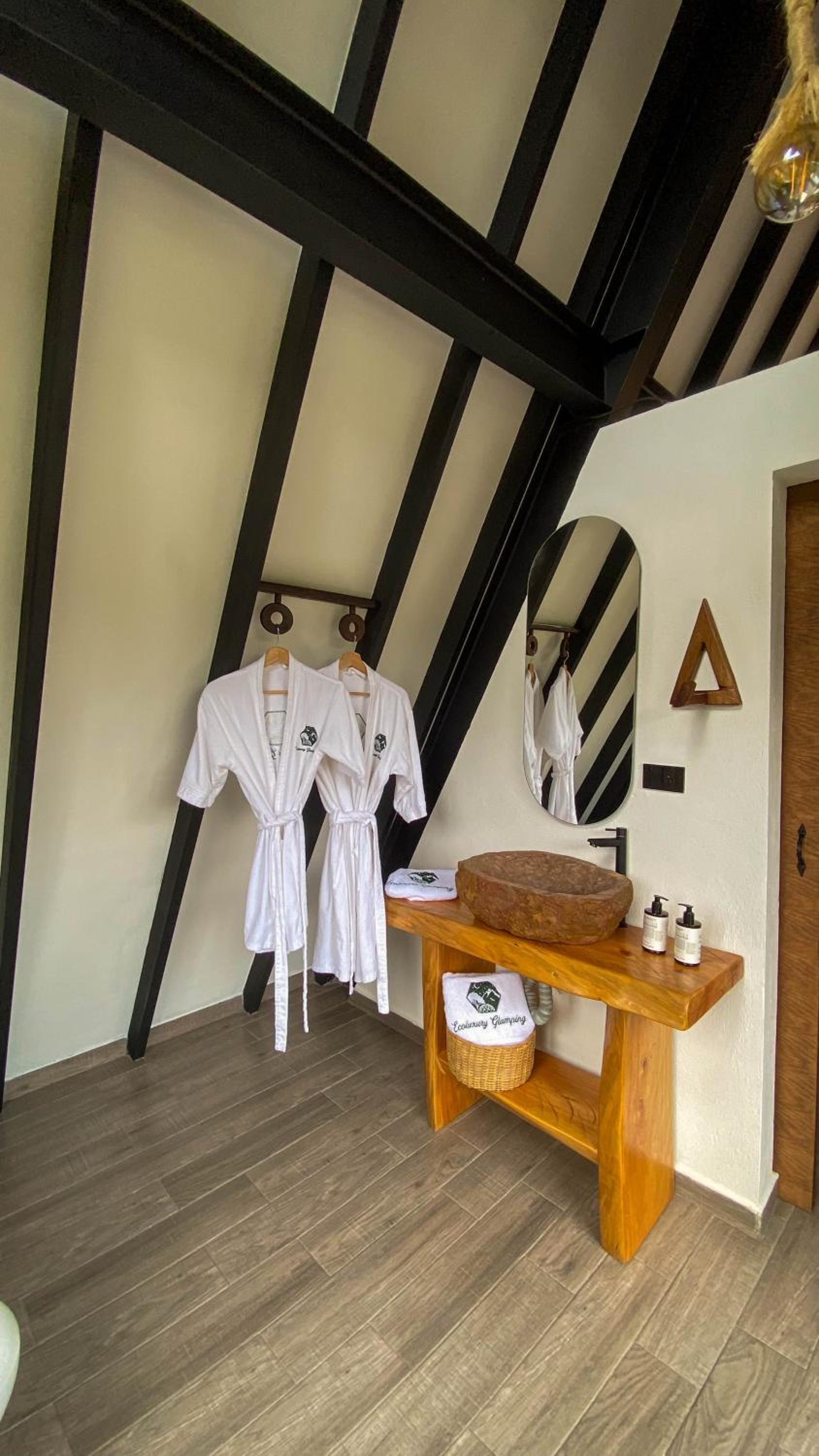 Double Room with Spa Bath photo 3
