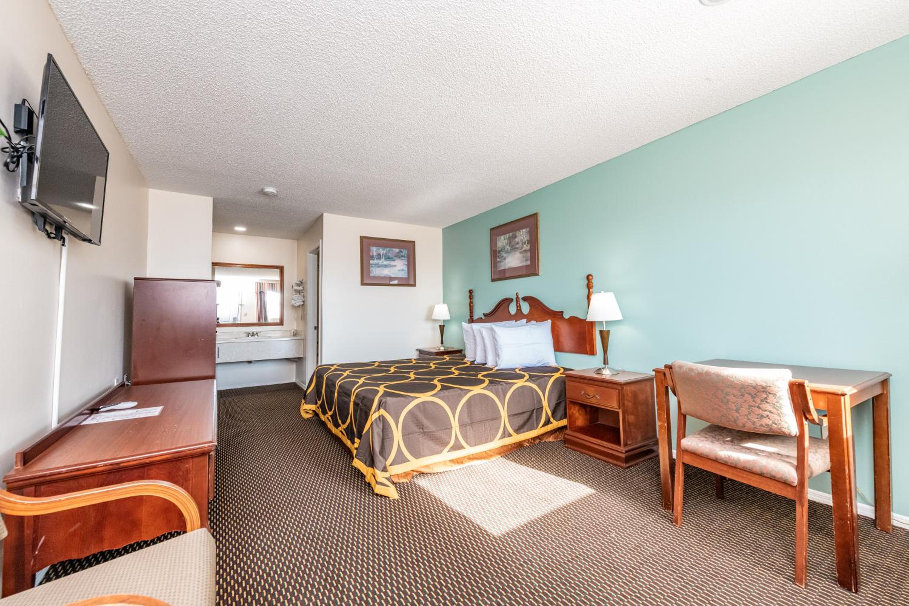 Standard King Room photo 1