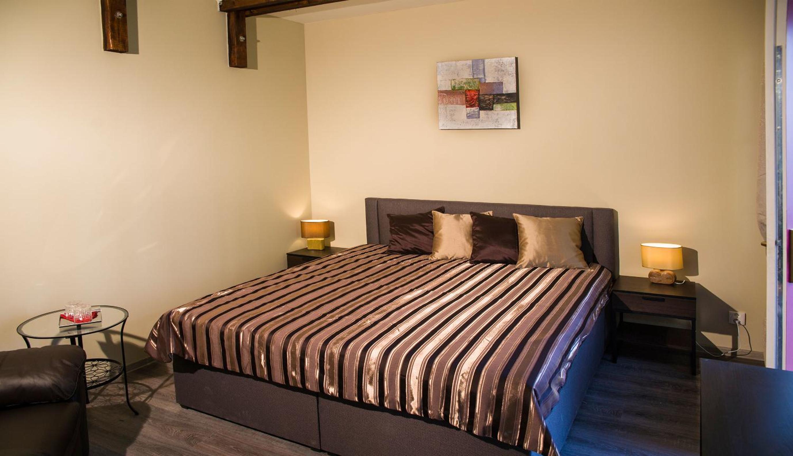 King room with Bath and Patio - Photo 2
