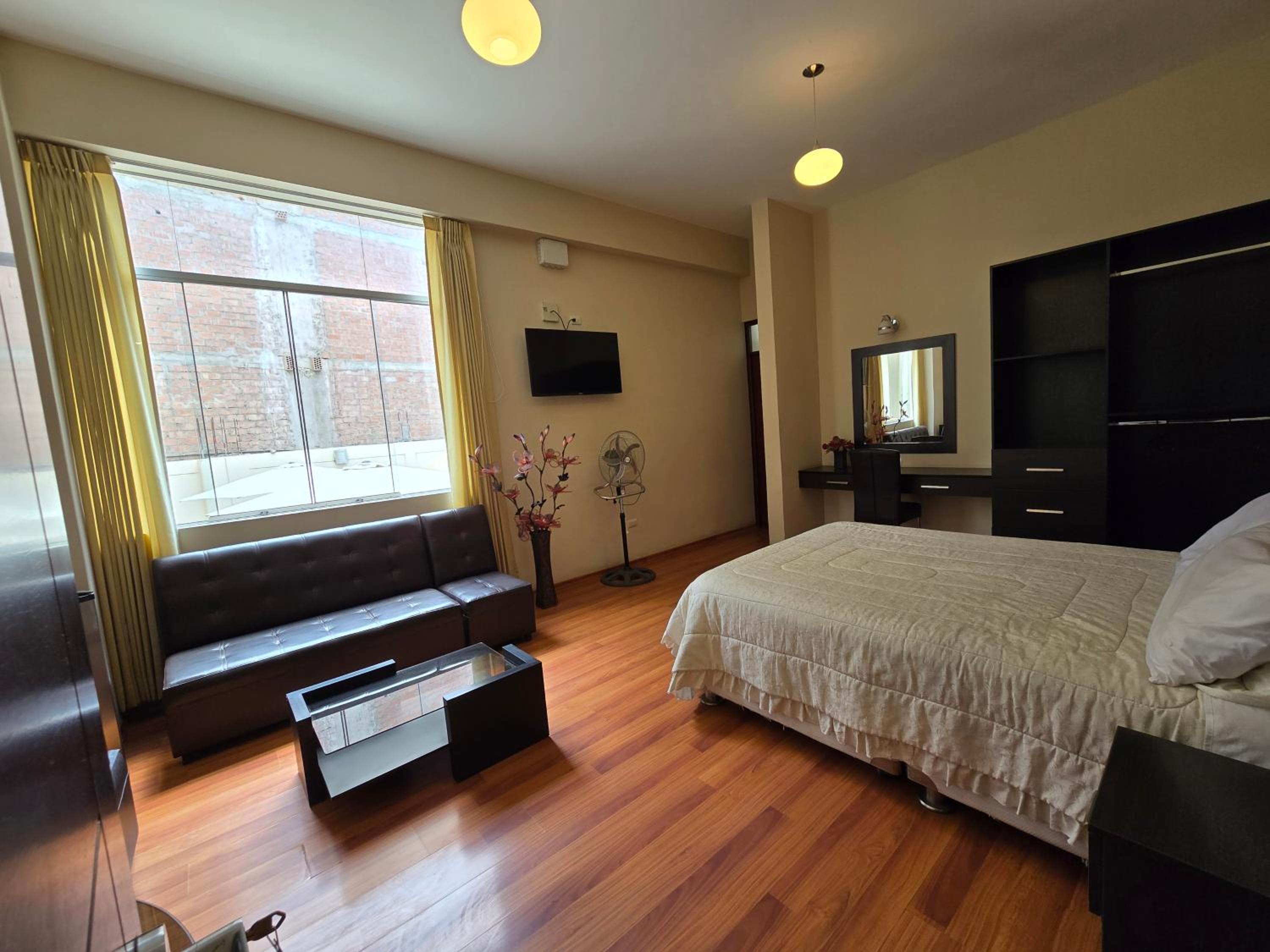 Queen Suite with Spa Bath photo 2