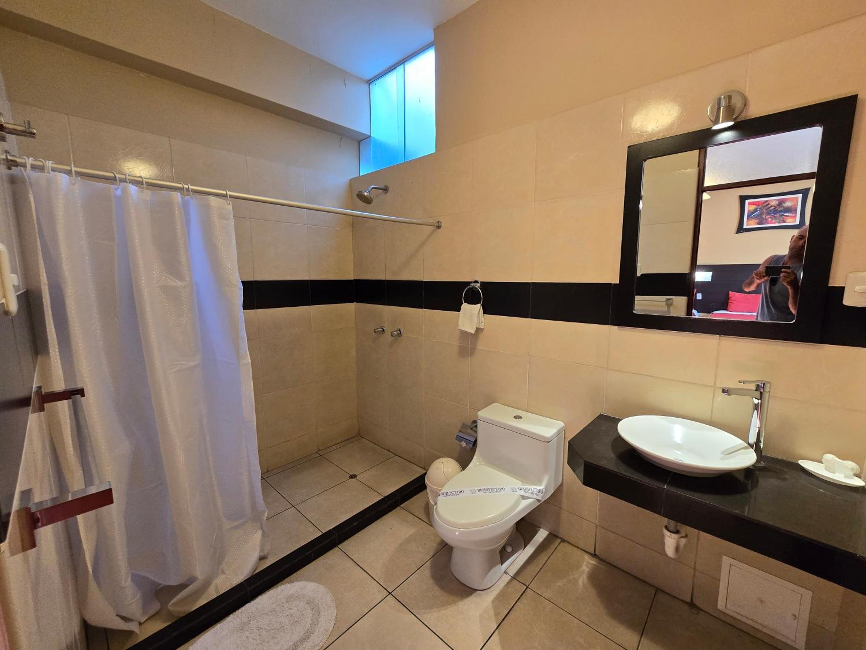 Quadruple Room with Private Bathroom photo 3