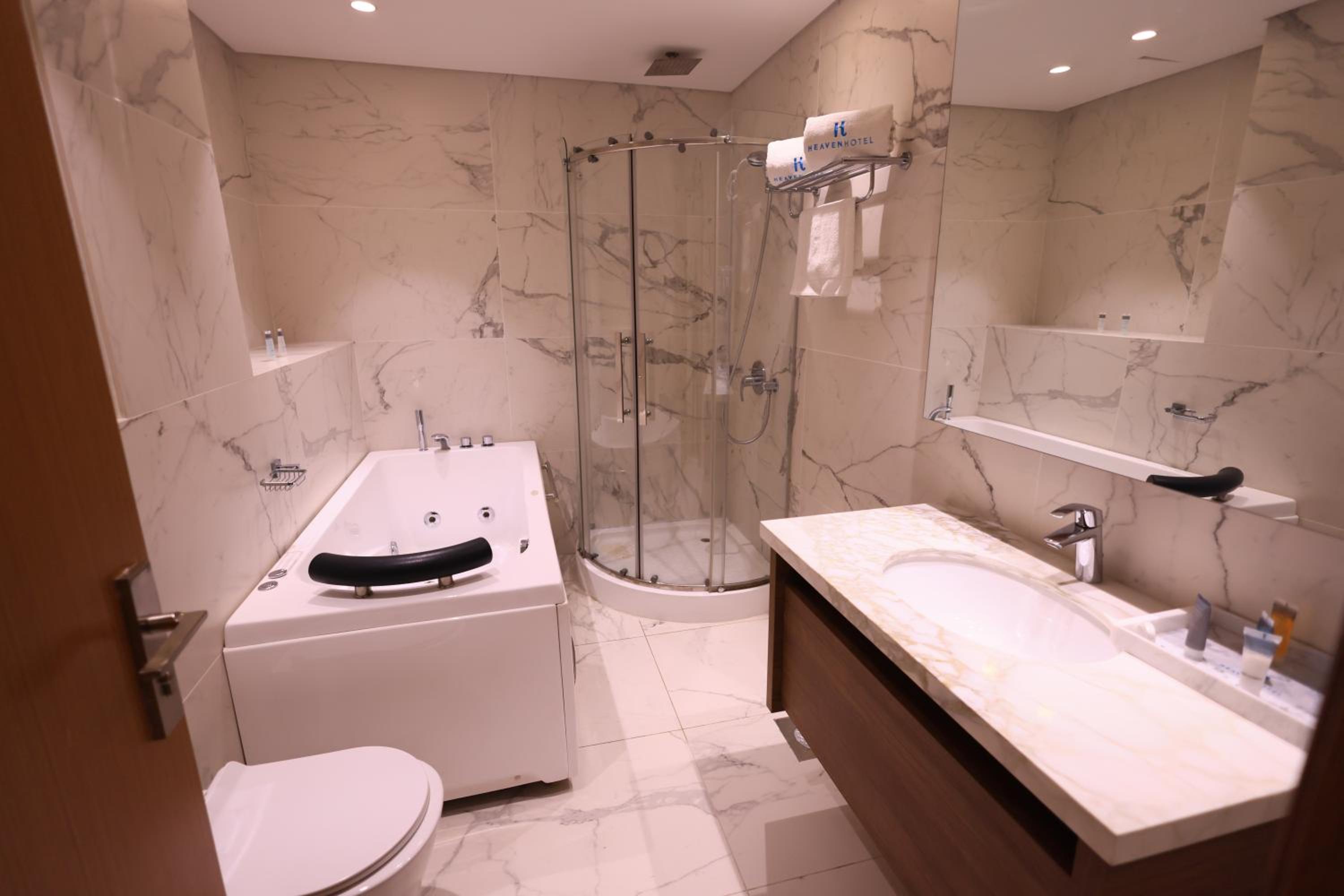 Superior King Room photo 2