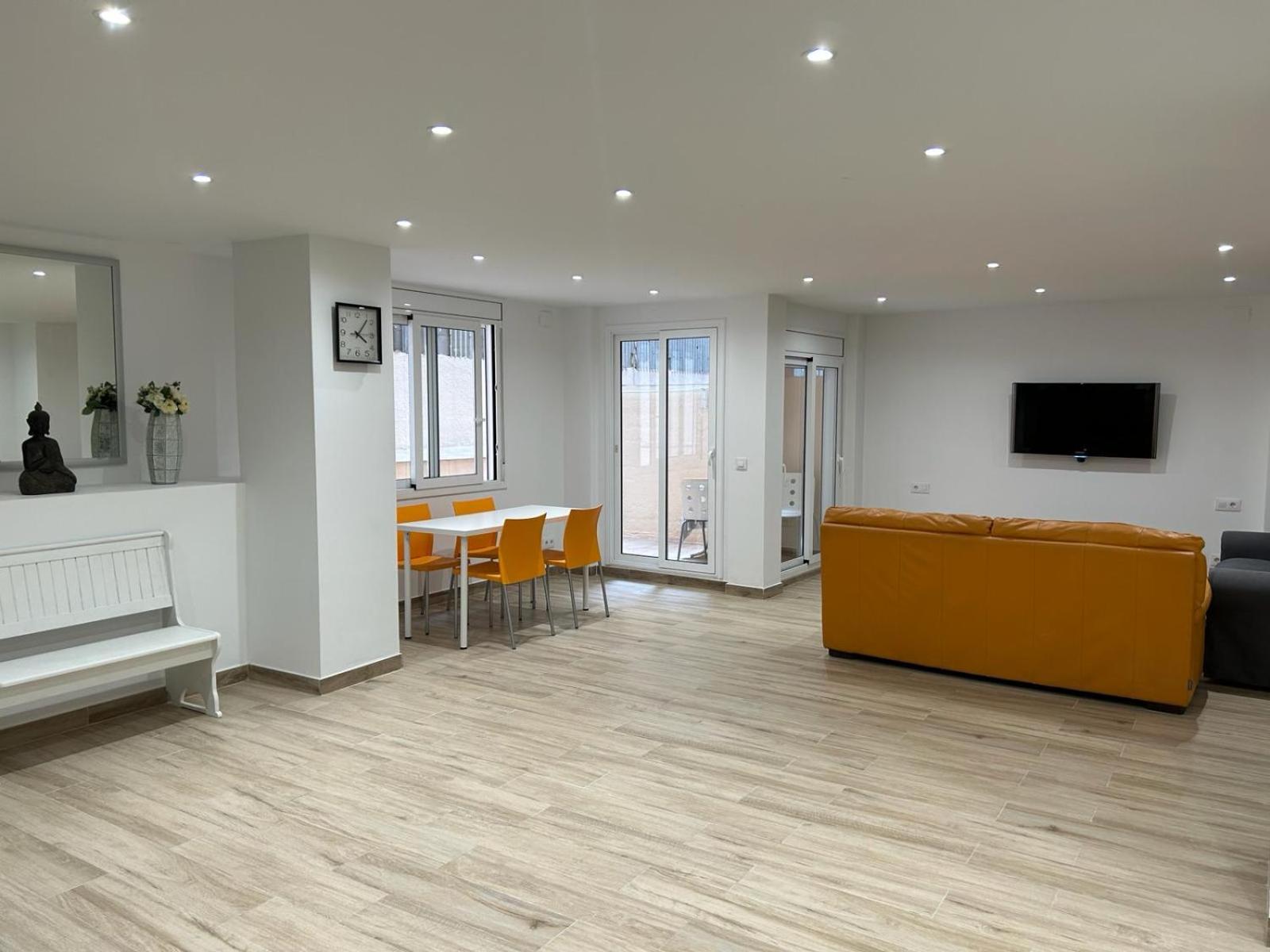 Three-Bedroom Apartment photo 2