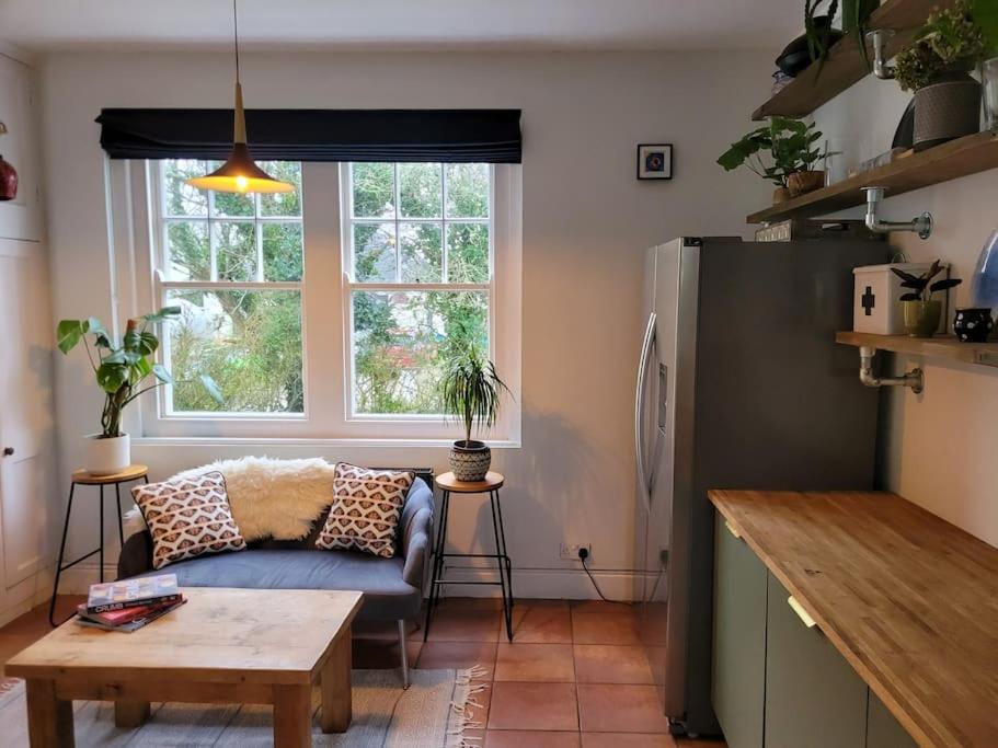 Five-Bedroom House photo 2
