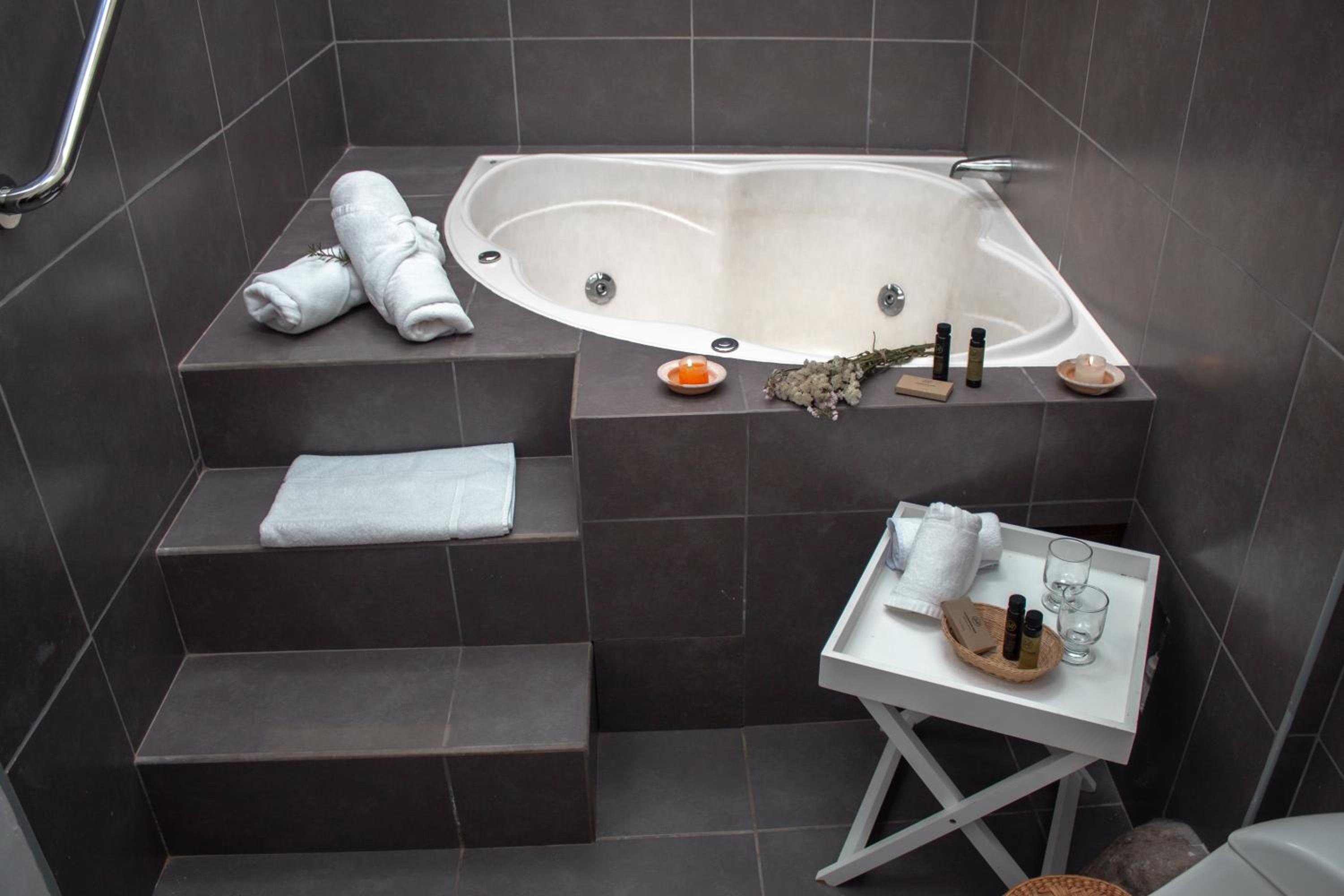 Deluxe King Suite
