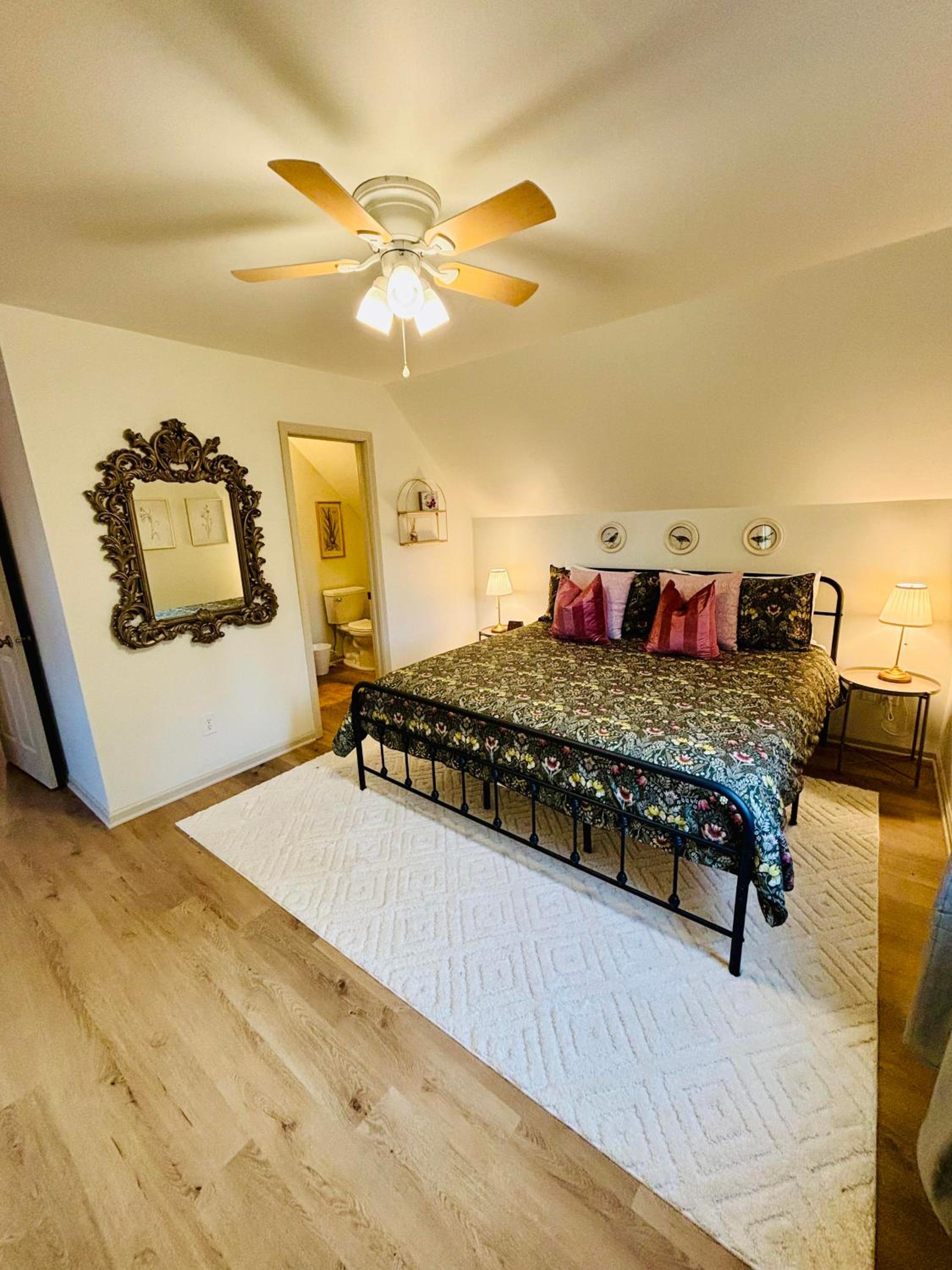 One-Bedroom Apartment photo 2
